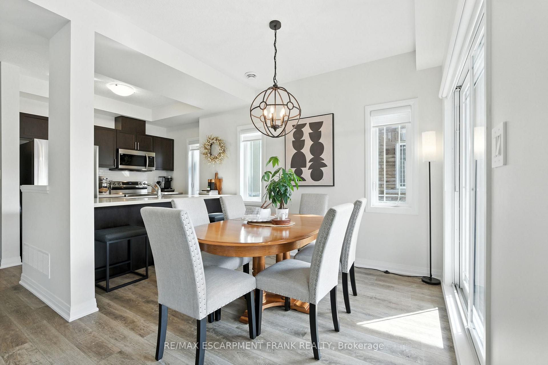 Photo 13 of 9 Laguna Village Crescent, Hamilton, Stoney Creek — HOMEH