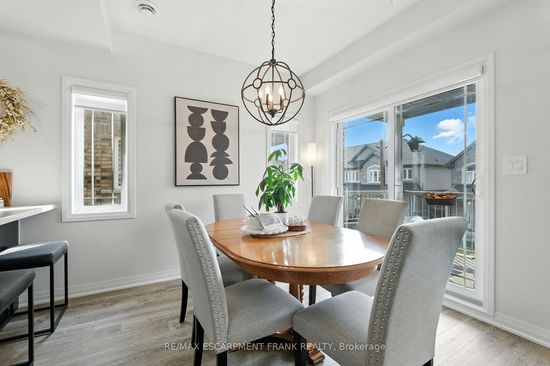 Photo 14 of 9 Laguna Village Crescent, Hamilton, Stoney Creek — HOMEH