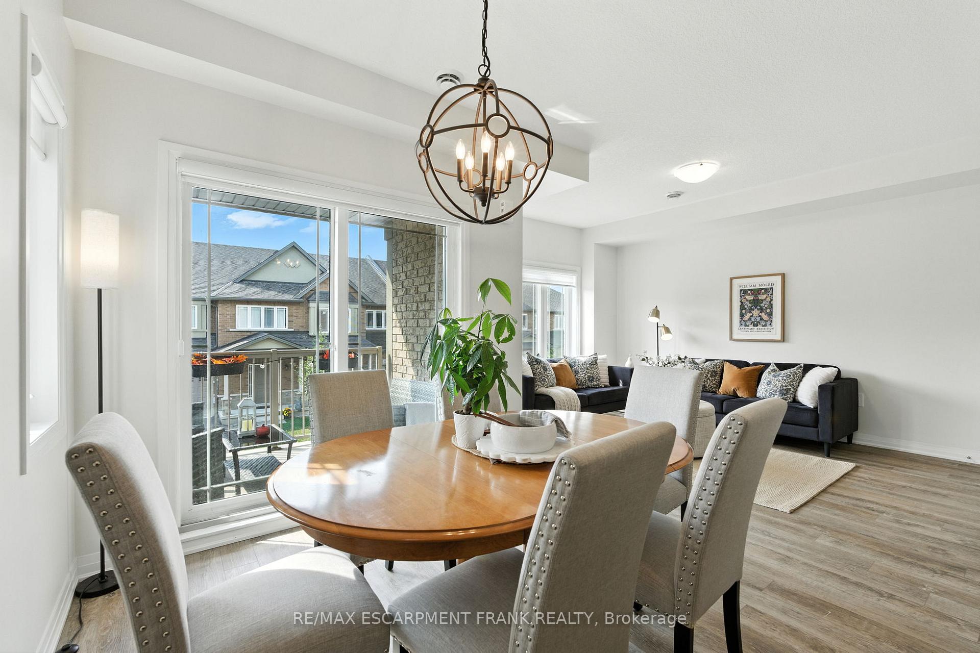 Photo 15 of 9 Laguna Village Crescent, Hamilton, Stoney Creek — HOMEH