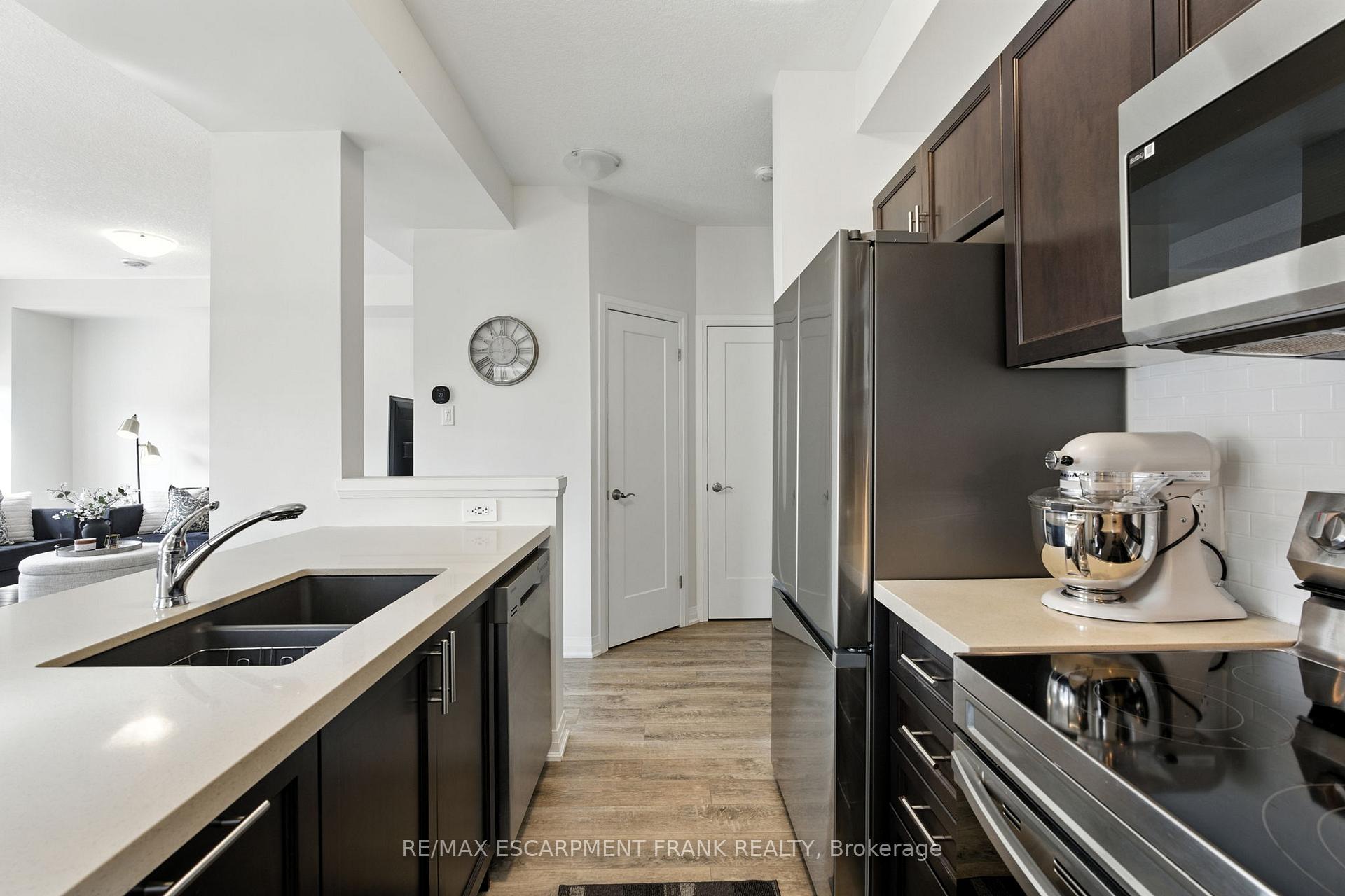 Photo 22 of 9 Laguna Village Crescent, Hamilton, Stoney Creek — HOMEH