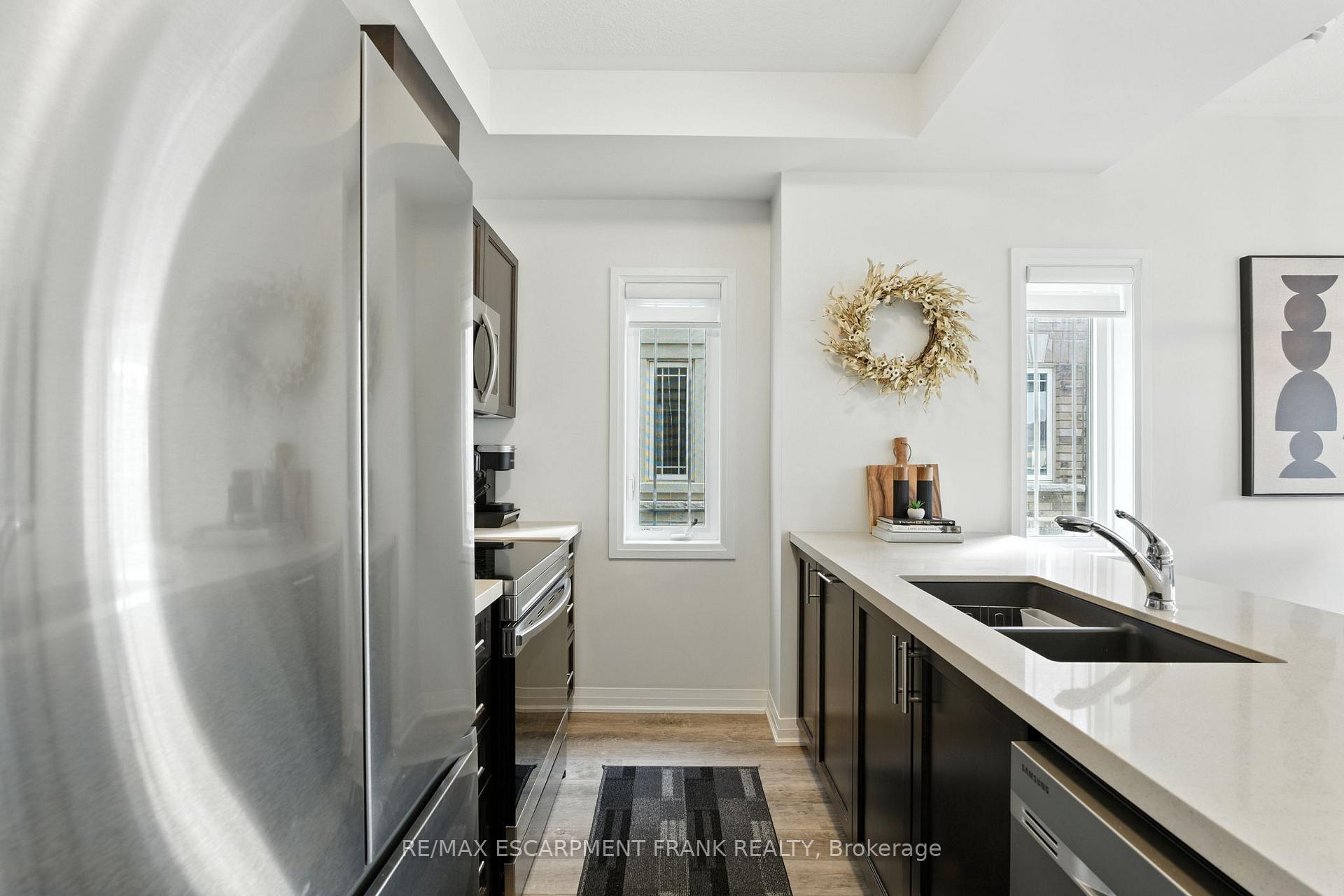 Photo 23 of 9 Laguna Village Crescent, Hamilton, Stoney Creek — HOMEH