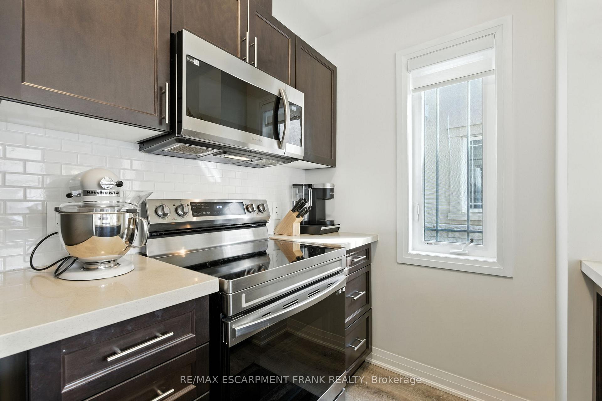 Photo 24 of 9 Laguna Village Crescent, Hamilton, Stoney Creek — HOMEH