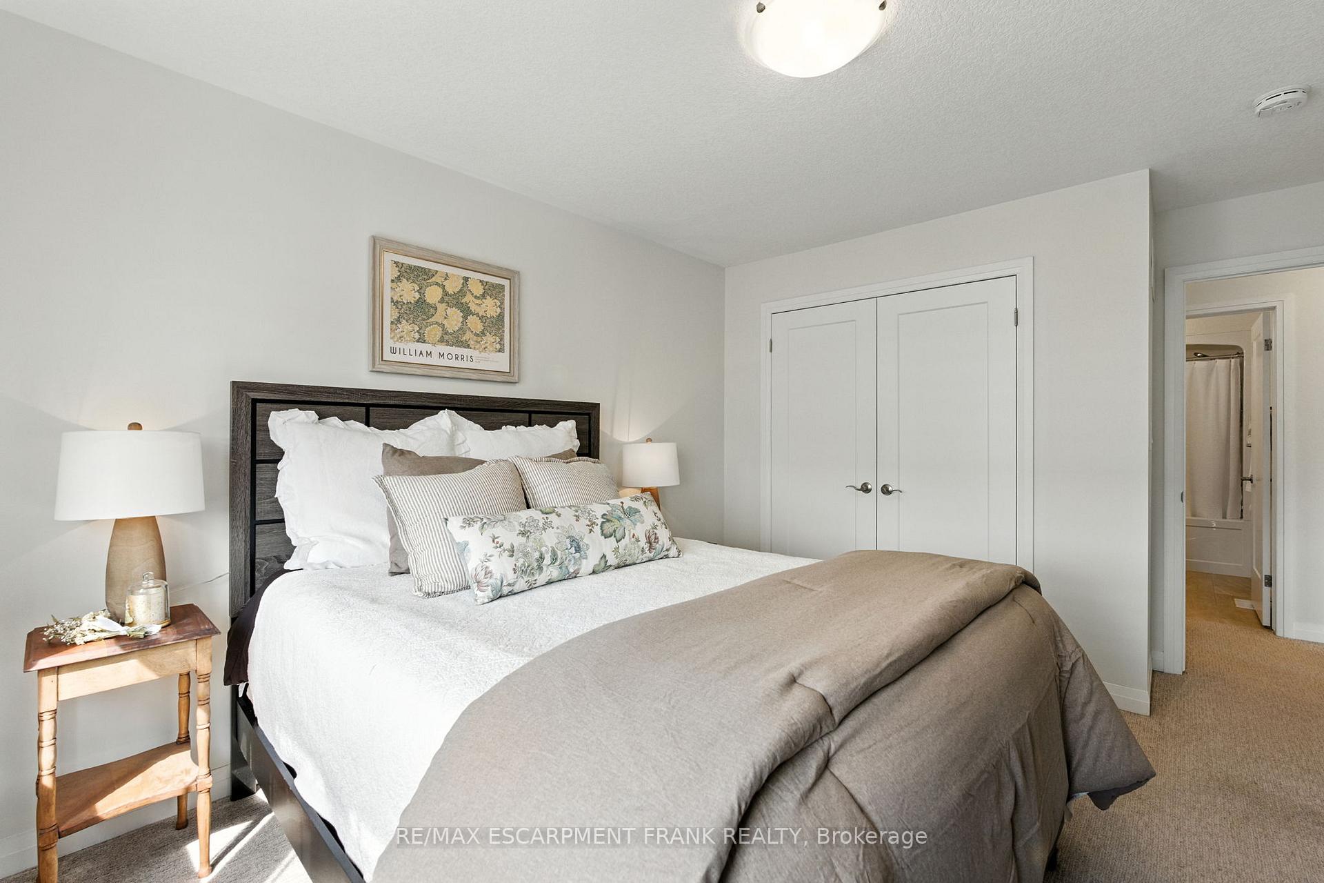 Photo 32 of 9 Laguna Village Crescent, Hamilton, Stoney Creek — HOMEH