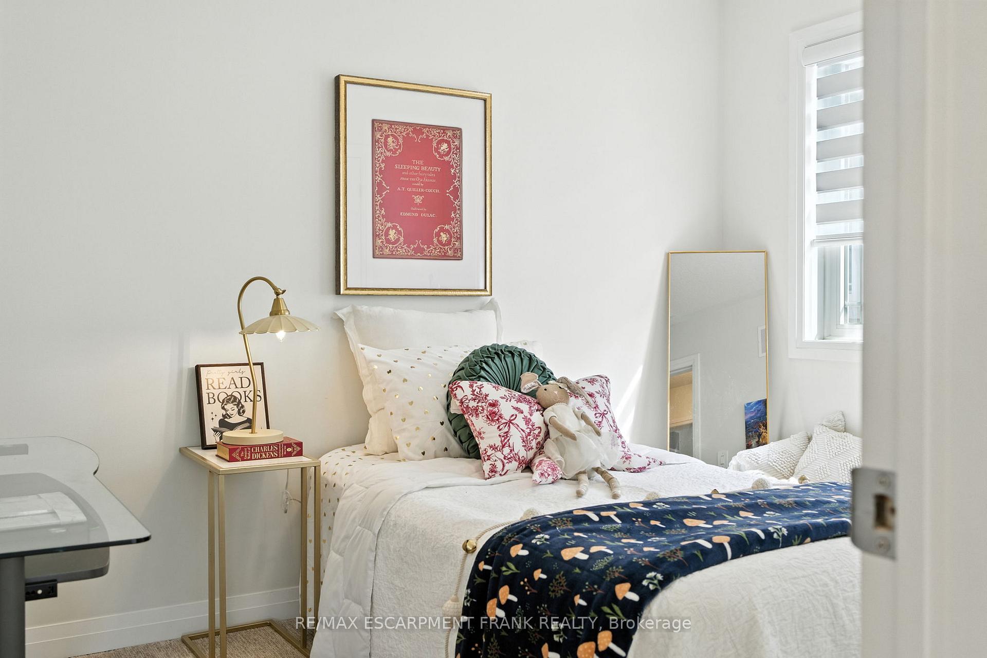 Photo 35 of 9 Laguna Village Crescent, Hamilton, Stoney Creek — HOMEH