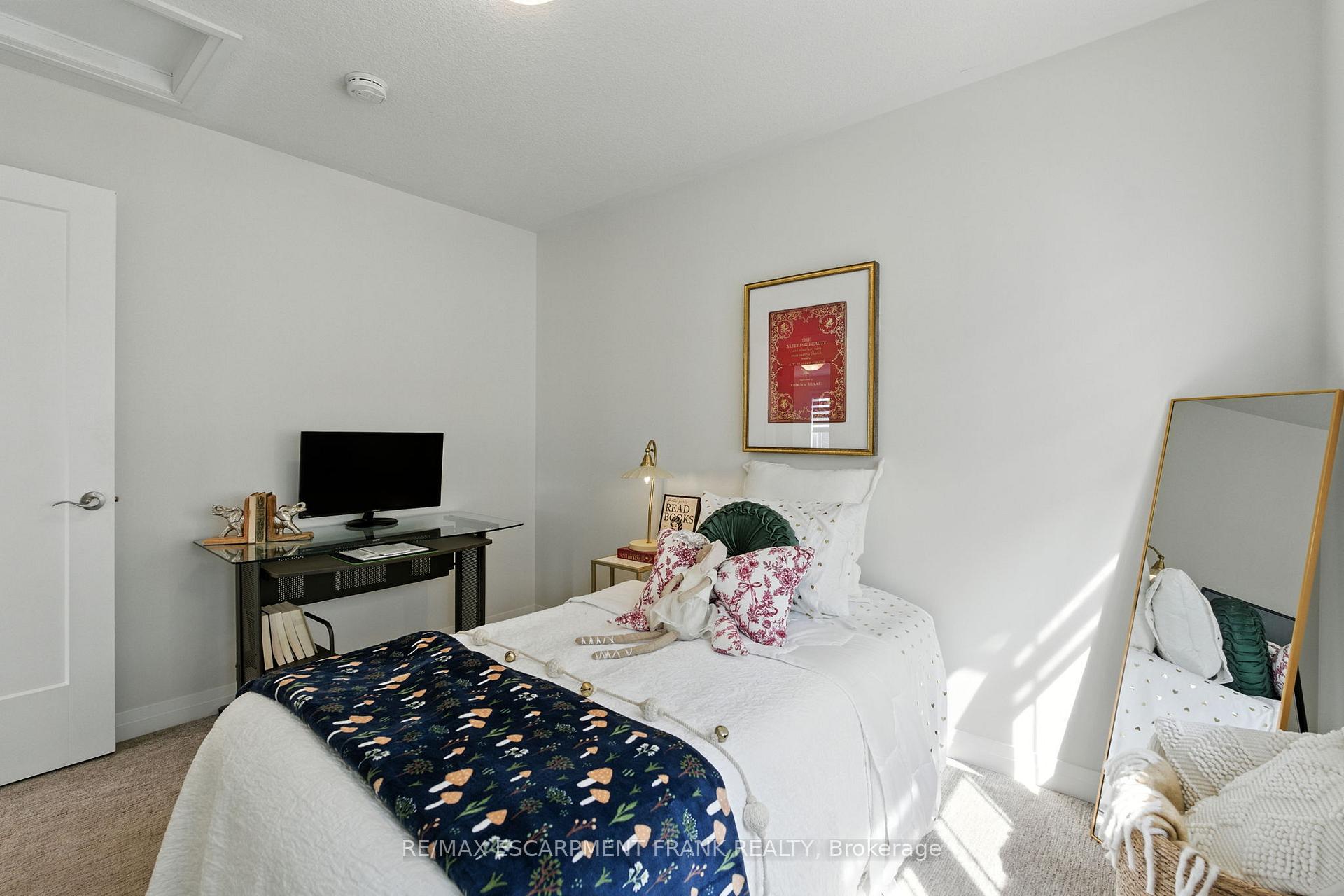 Photo 38 of 9 Laguna Village Crescent, Hamilton, Stoney Creek — HOMEH