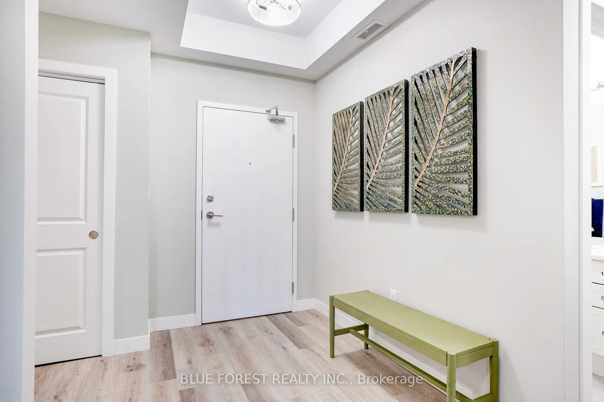 Photo 3 of Unit 201, 100 The Promenade, Central Elgin, Port Stanley — HOMEH
