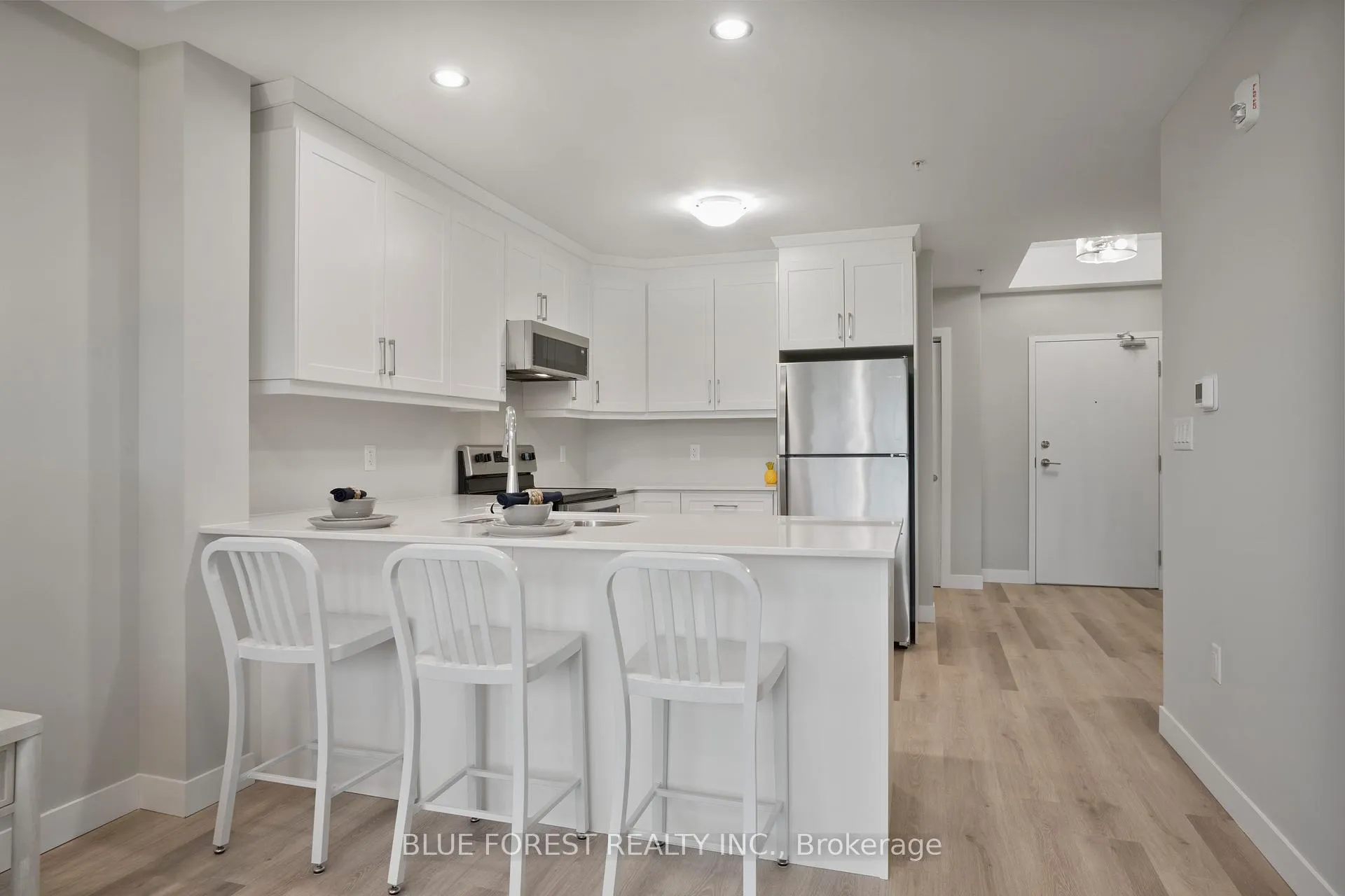 Photo 4 of Unit 201, 100 The Promenade, Central Elgin, Port Stanley — HOMEH
