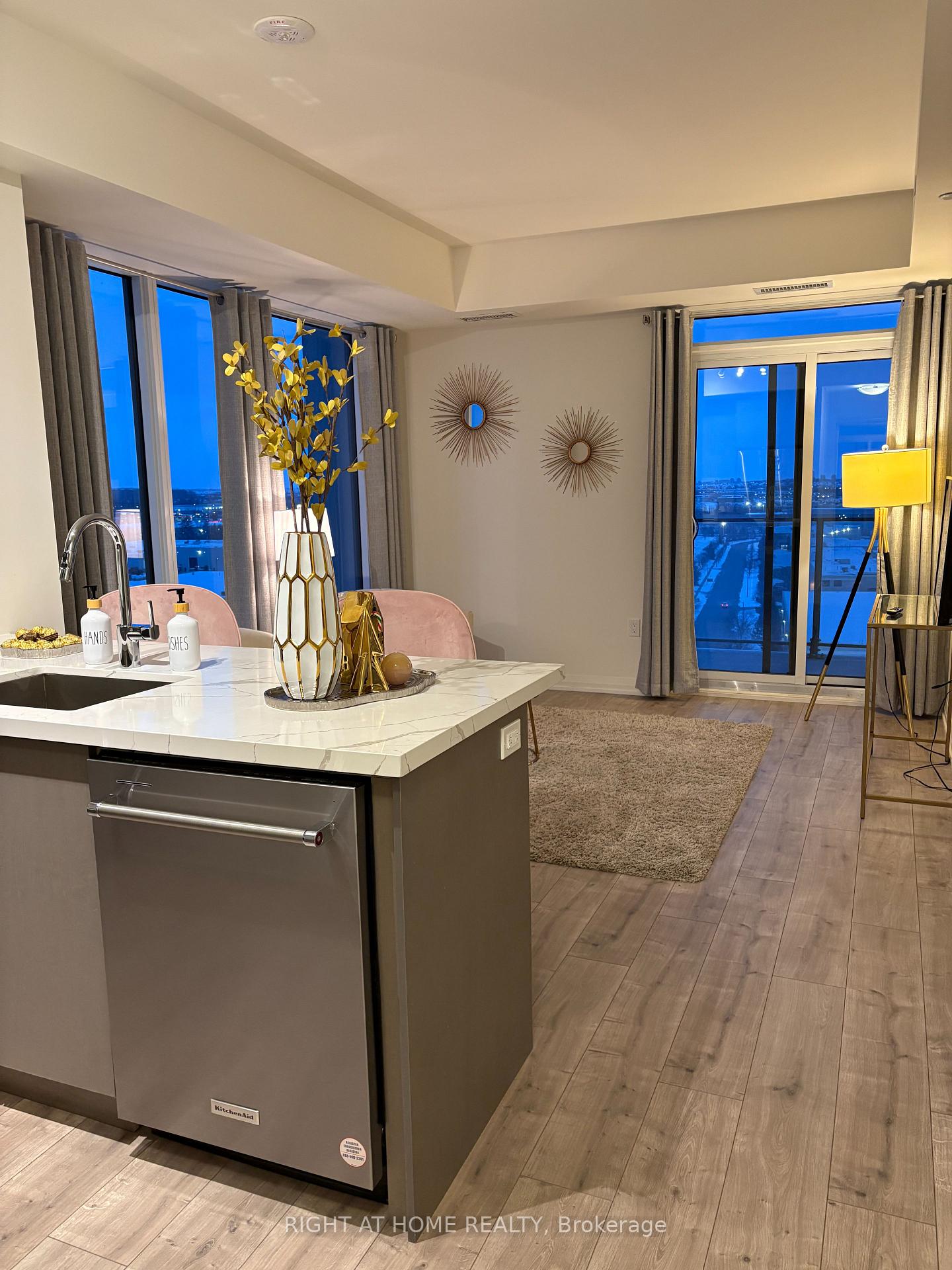Photo 4 of Unit 1104, 8960 Jane Street, Vaughan, Vellore Village — HOMEH