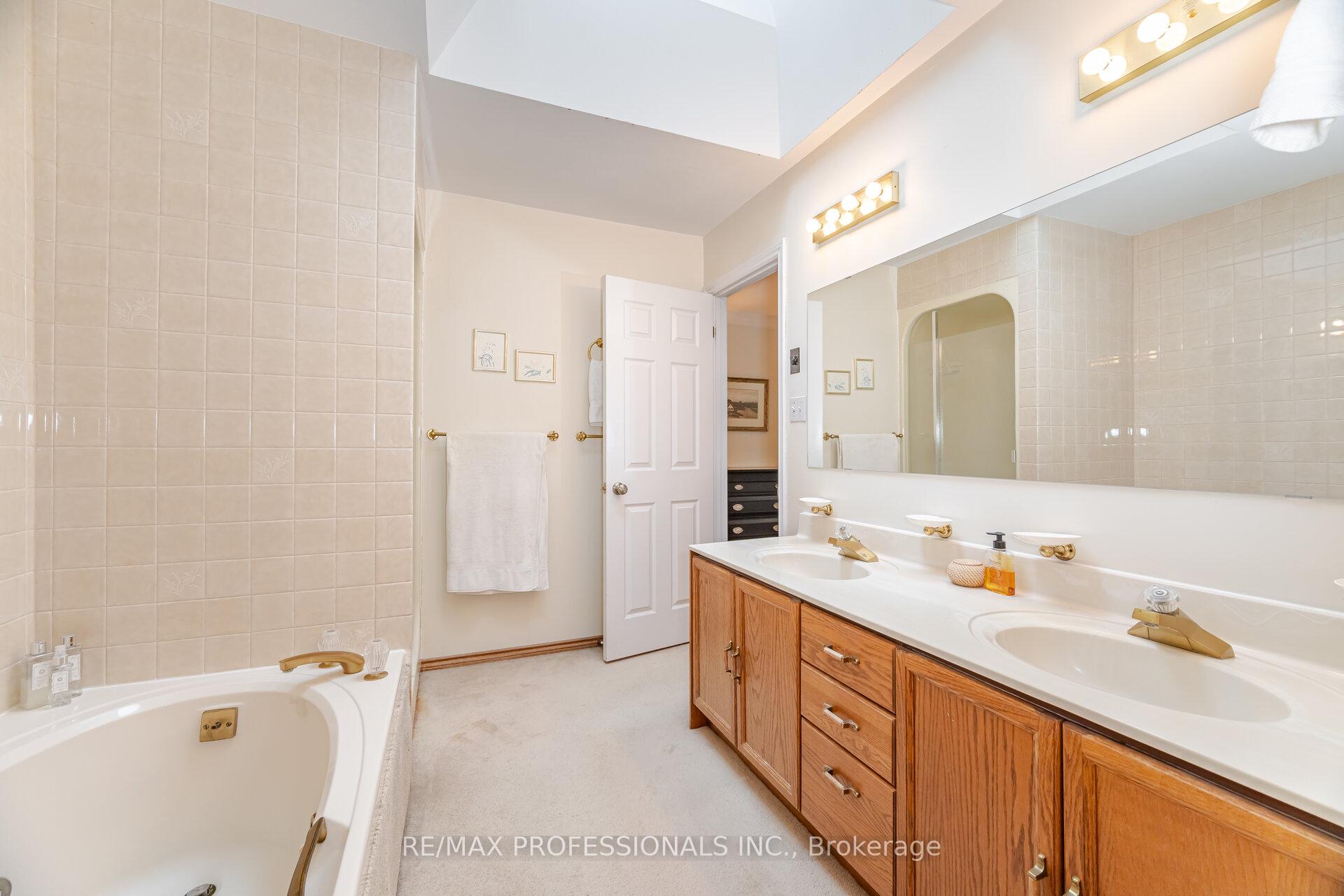 Photo 17 of 12130 Eighth Line, Halton Hills, Glen Williams — HOMEH
