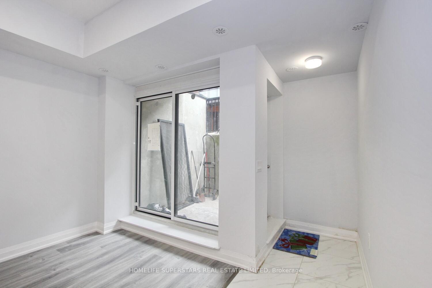Photo 5 of Unit 902, 5309 Highway No 7, Vaughan, Vaughan Grove — HOMEH