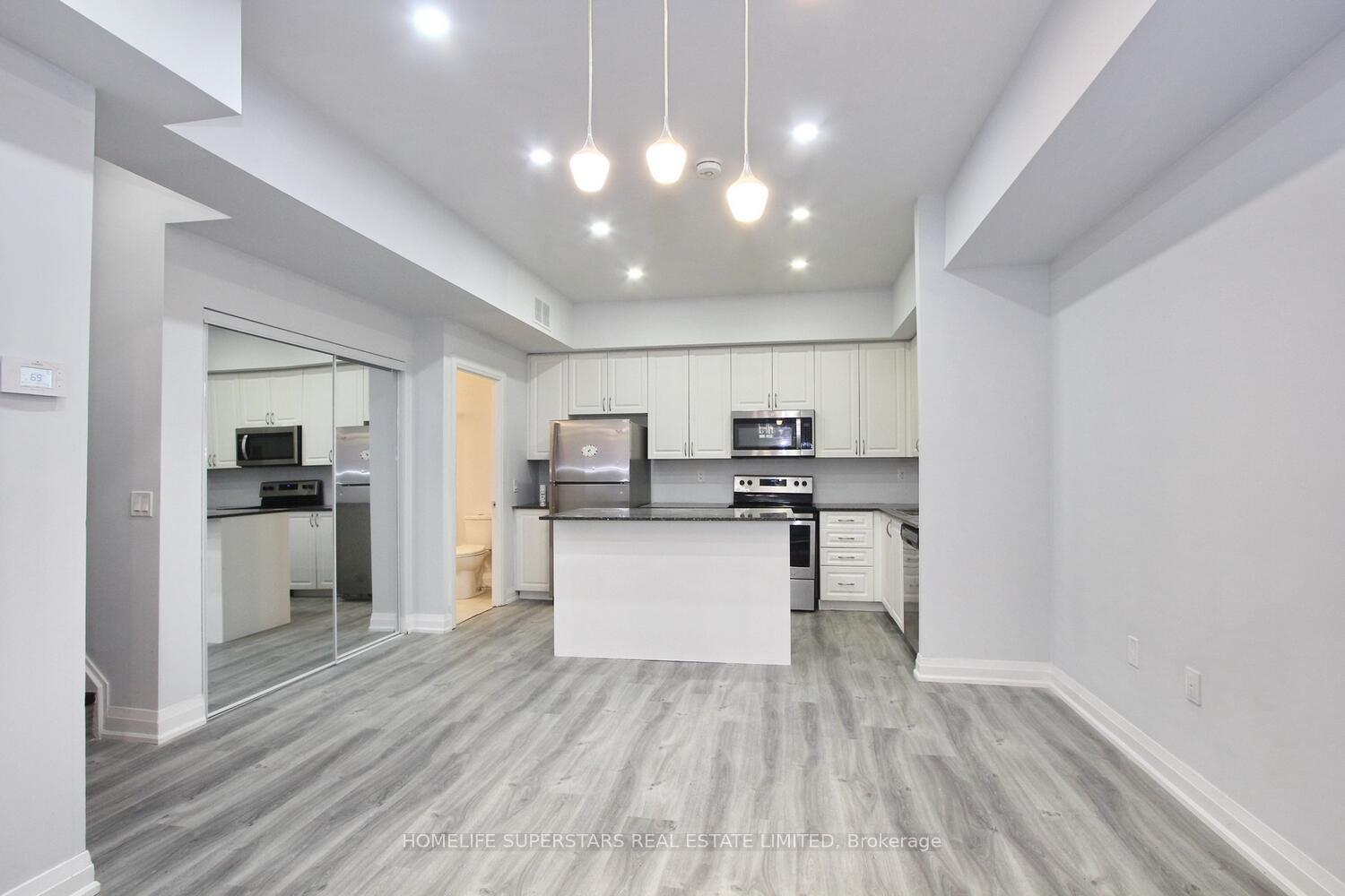 Photo 6 of Unit 902, 5309 Highway No 7, Vaughan, Vaughan Grove — HOMEH