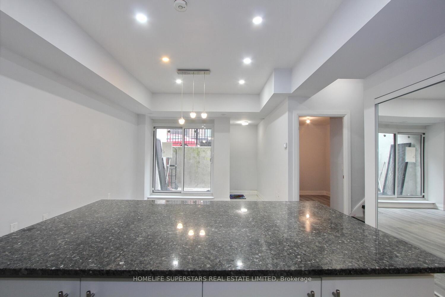 Photo 9 of Unit 902, 5309 Highway No 7, Vaughan, Vaughan Grove — HOMEH