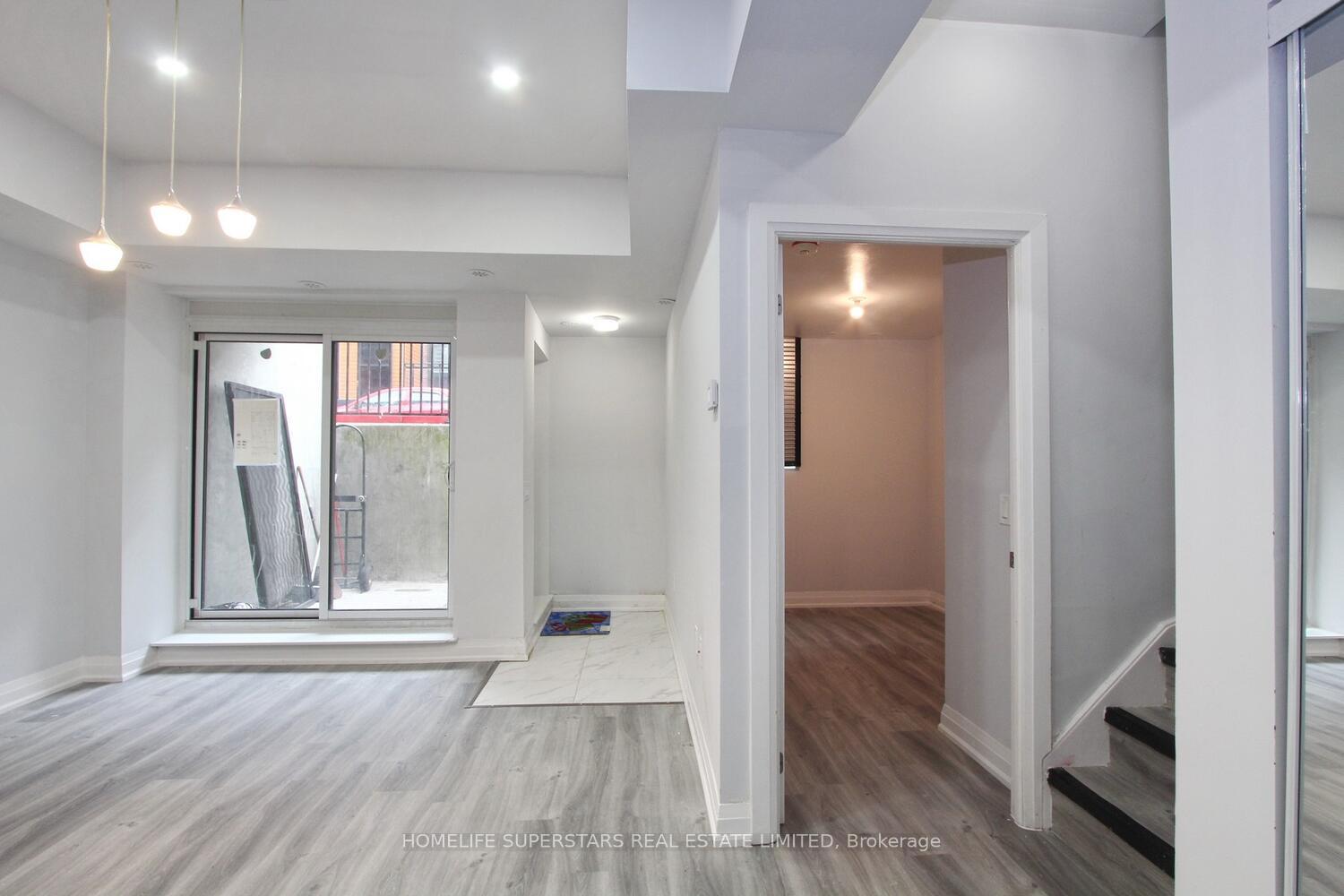Photo 12 of Unit 902, 5309 Highway No 7, Vaughan, Vaughan Grove — HOMEH