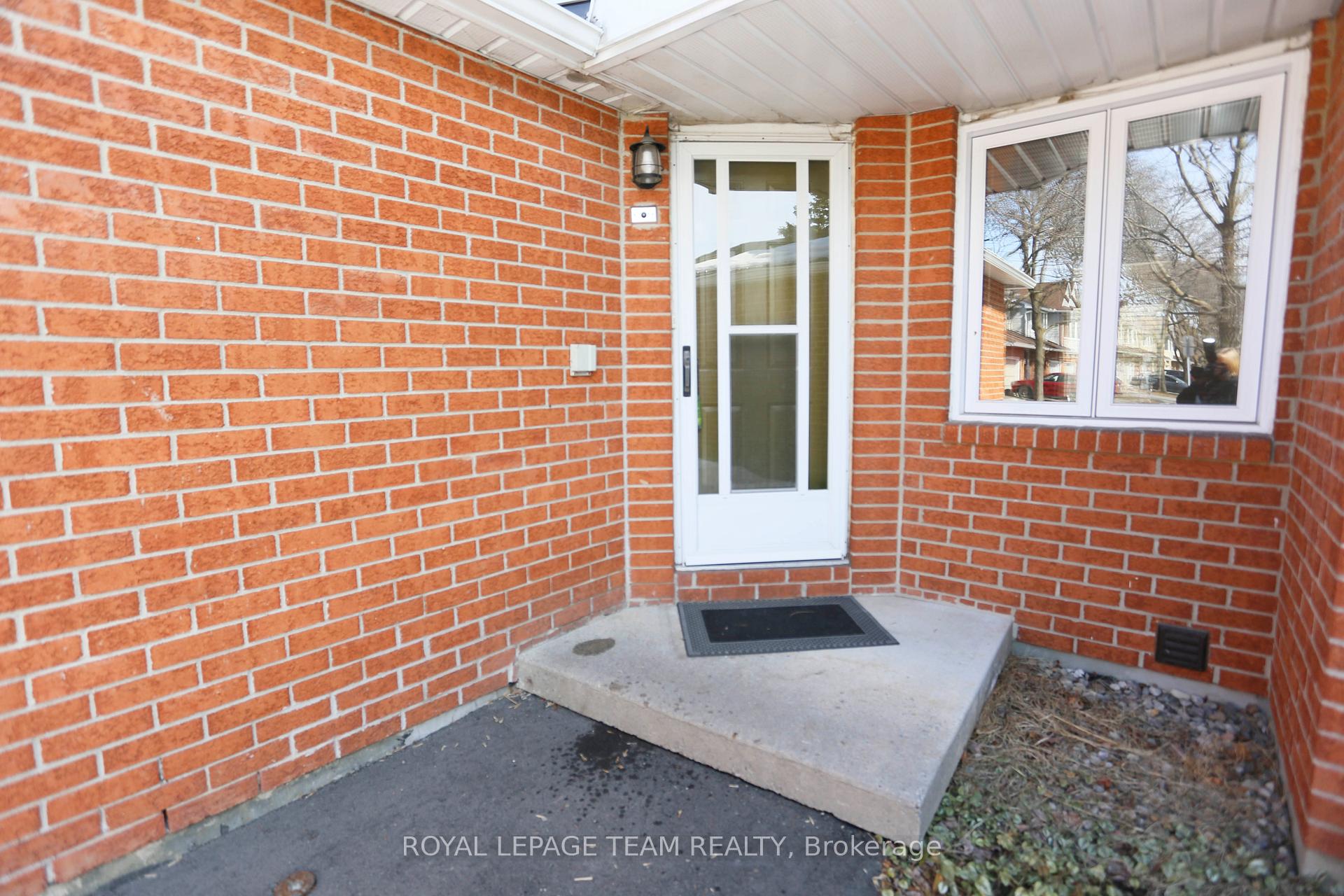 Photo 3 of Unit 8, 15 Forestlane Private, Ottawa, Overbrook/Castle Heights — HOMEH