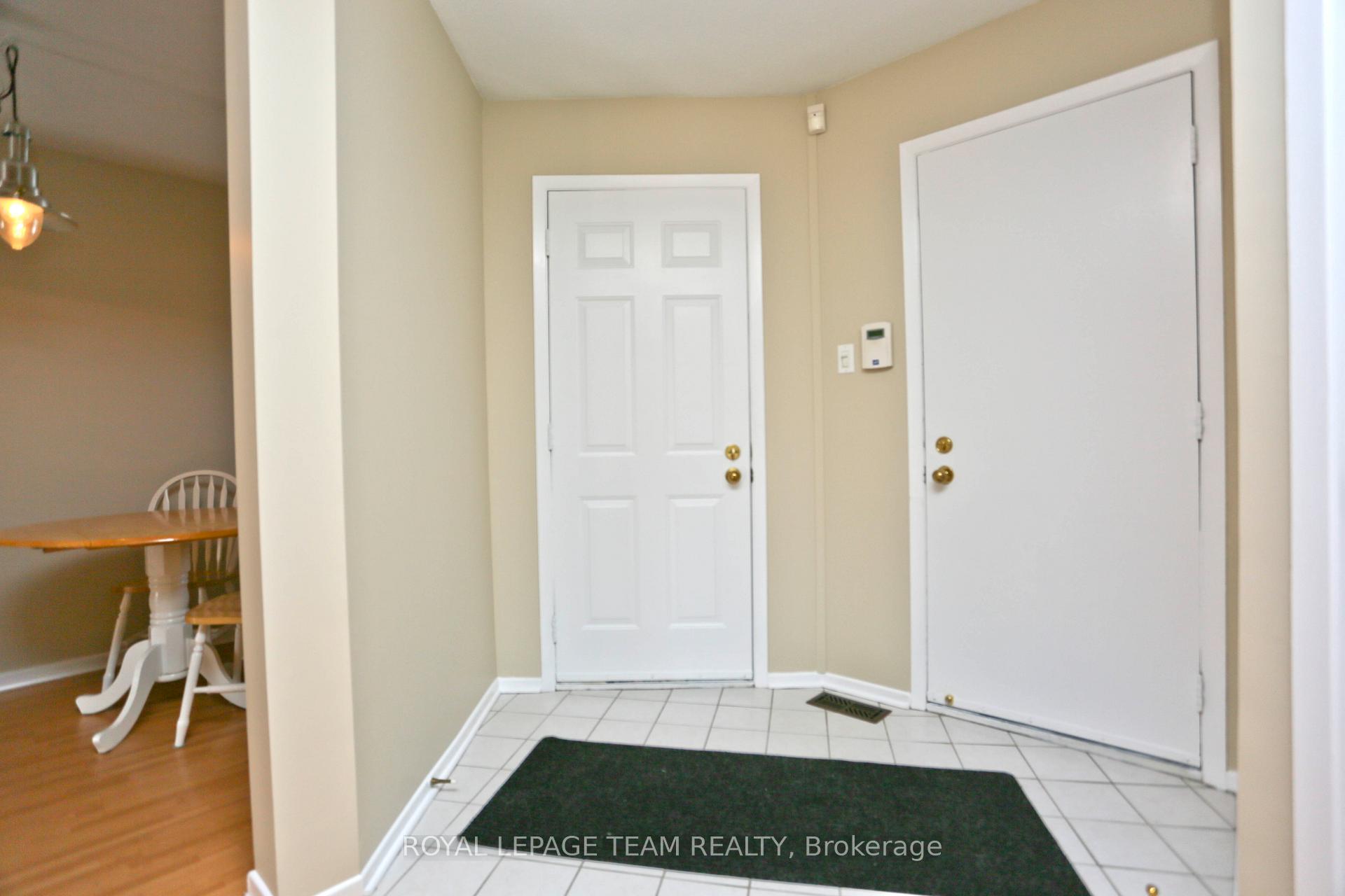 Photo 4 of Unit 8, 15 Forestlane Private, Ottawa, Overbrook/Castle Heights — HOMEH