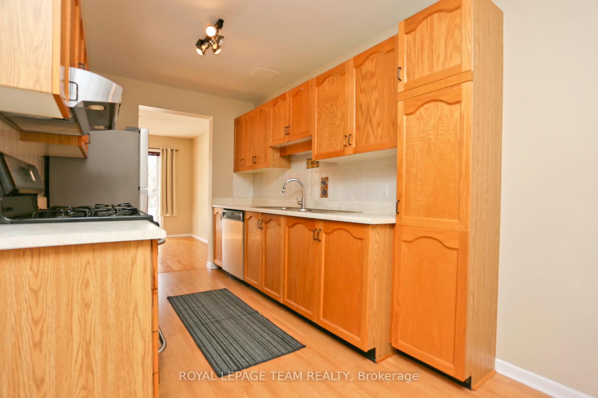 Photo 6 of Unit 8, 15 Forestlane Private, Ottawa, Overbrook/Castle Heights — HOMEH