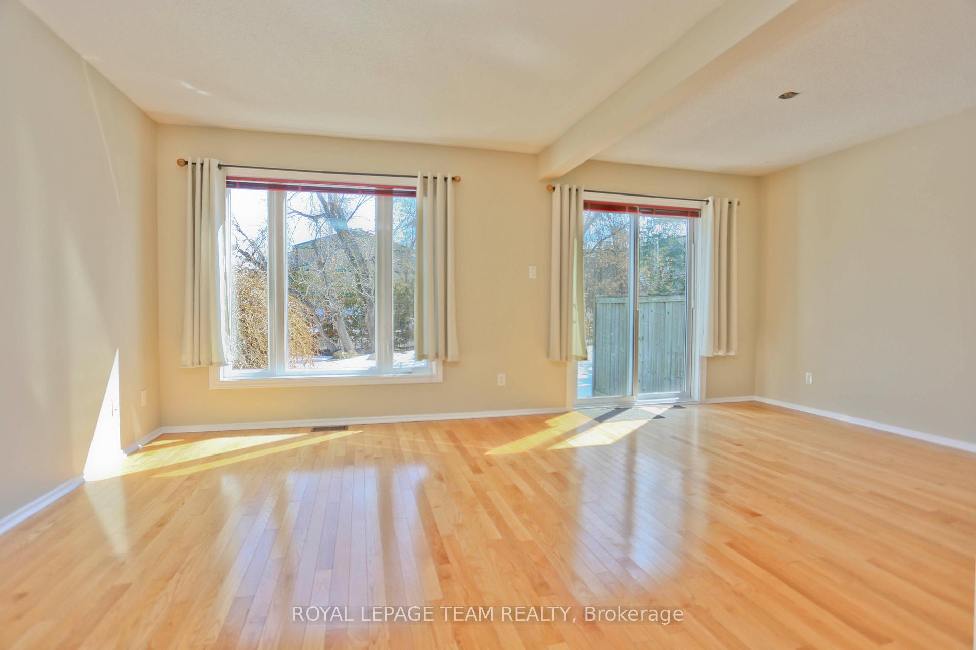 Photo 11 of Unit 8, 15 Forestlane Private, Ottawa, Overbrook/Castle Heights — HOMEH