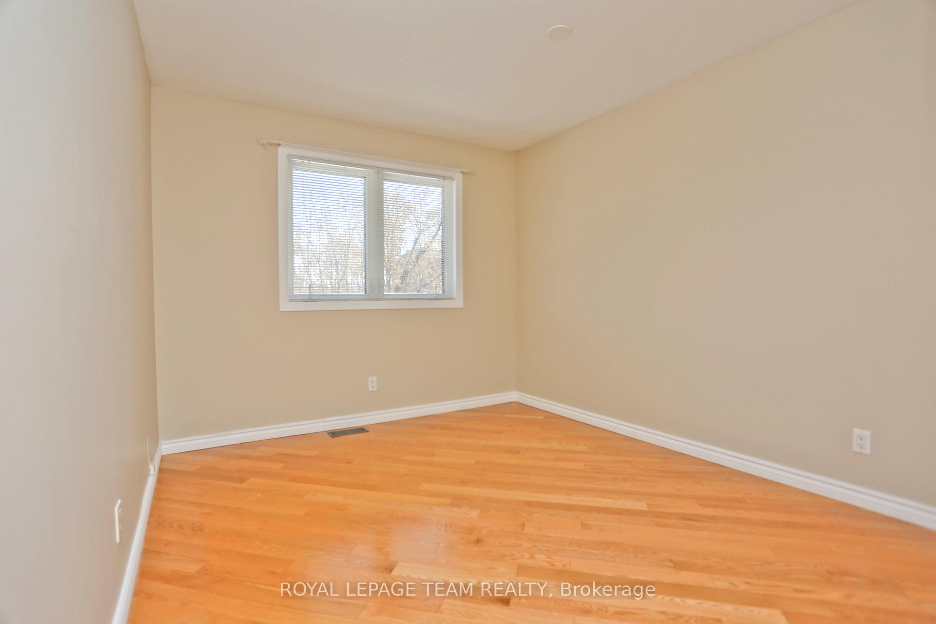 Photo 16 of Unit 8, 15 Forestlane Private, Ottawa, Overbrook/Castle Heights — HOMEH