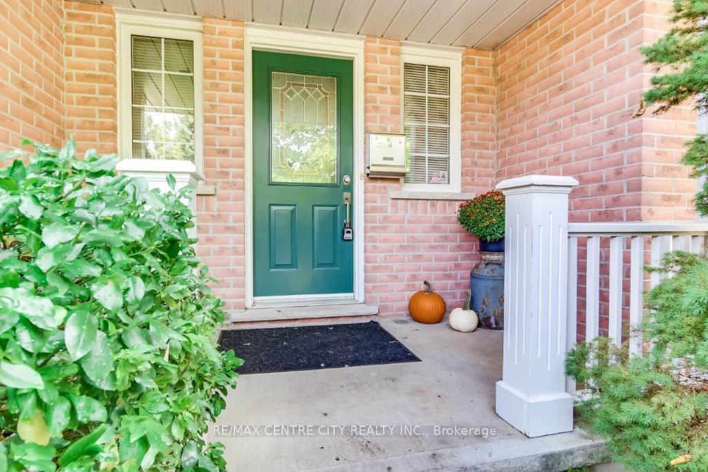 Photo 3 of 26 Symphony Court, Central Elgin, Lynhurst — HOMEH