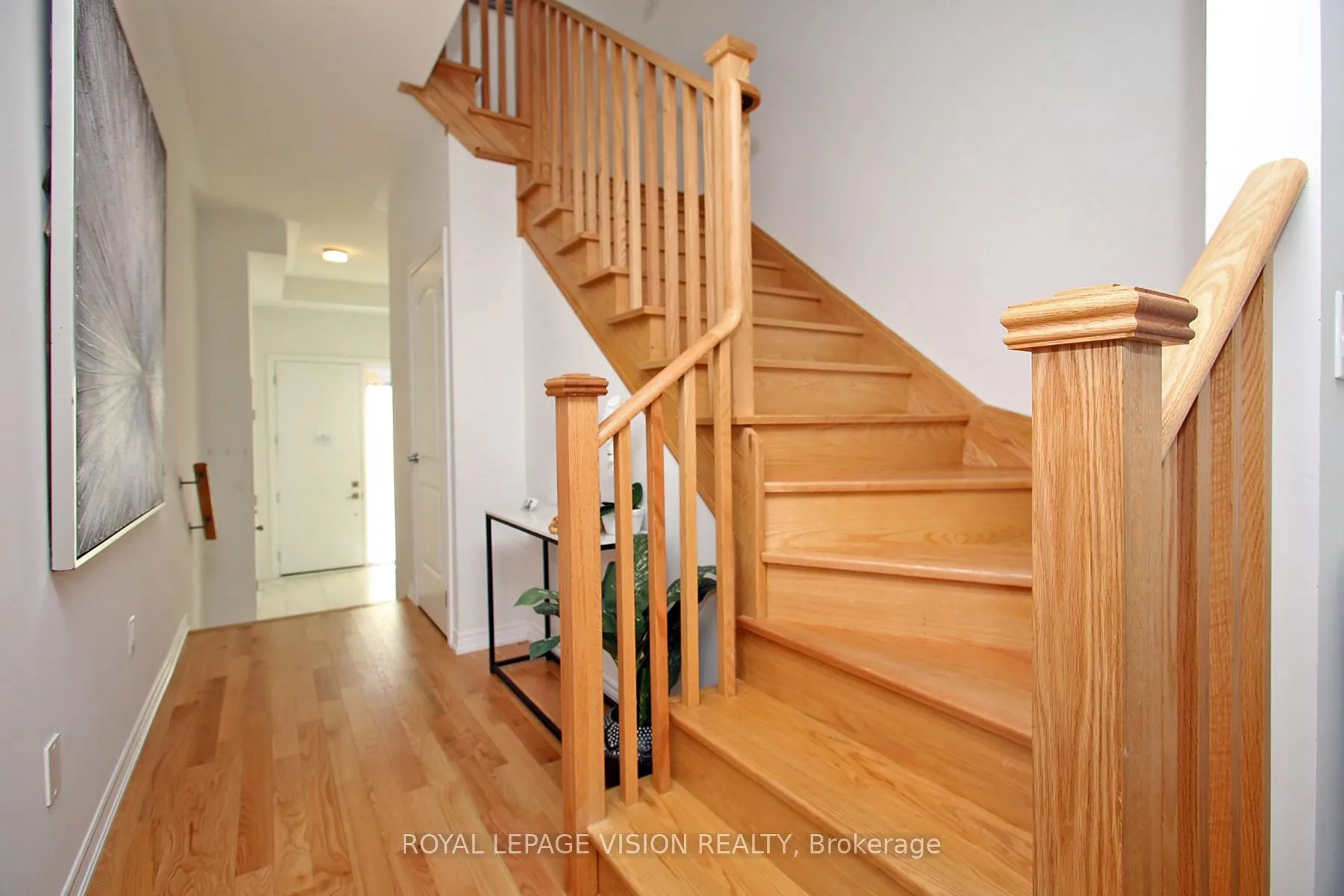 Photo 4 of 21 Sorbara Way, Whitby, Brooklin — HOMEH