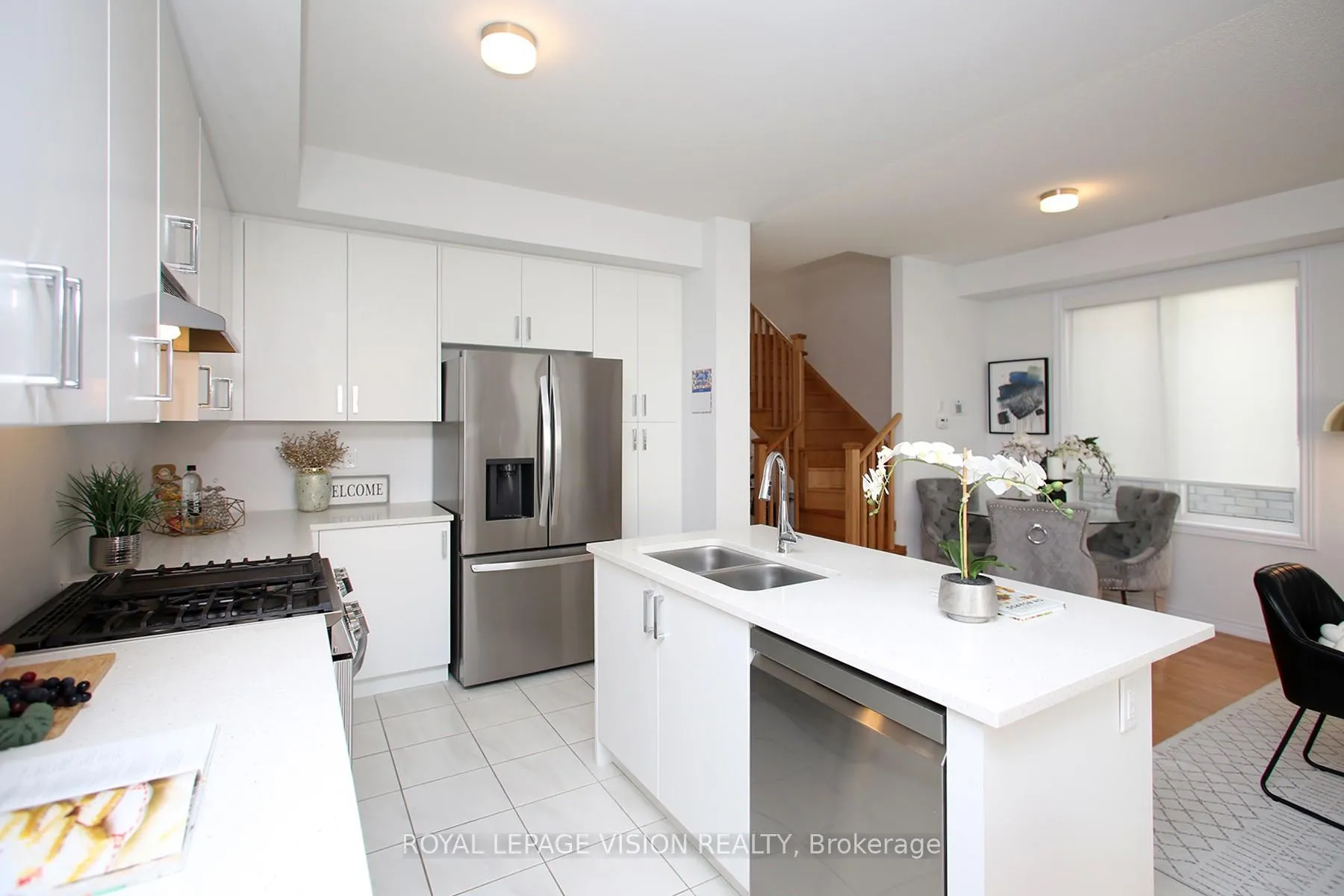 Photo 10 of 21 Sorbara Way, Whitby, Brooklin — HOMEH