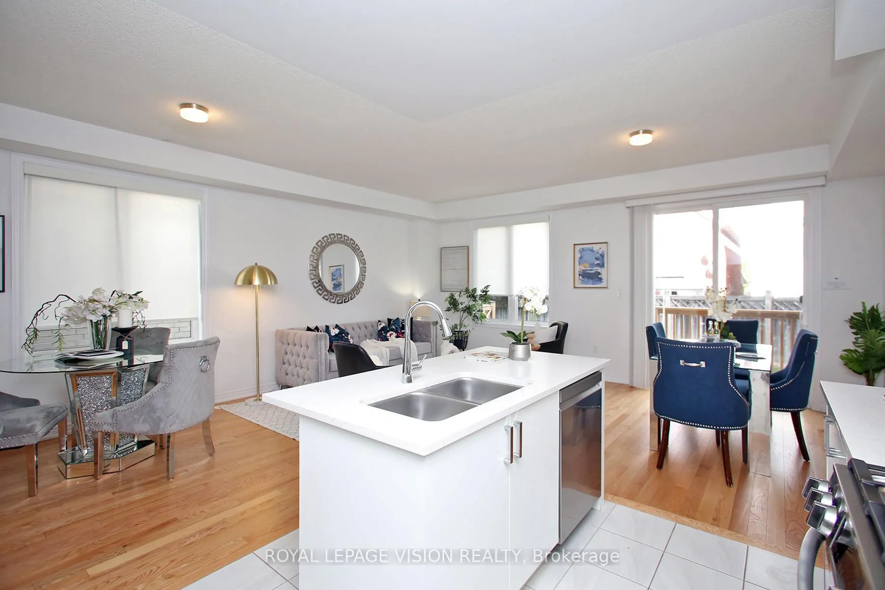 Photo 12 of 21 Sorbara Way, Whitby, Brooklin — HOMEH
