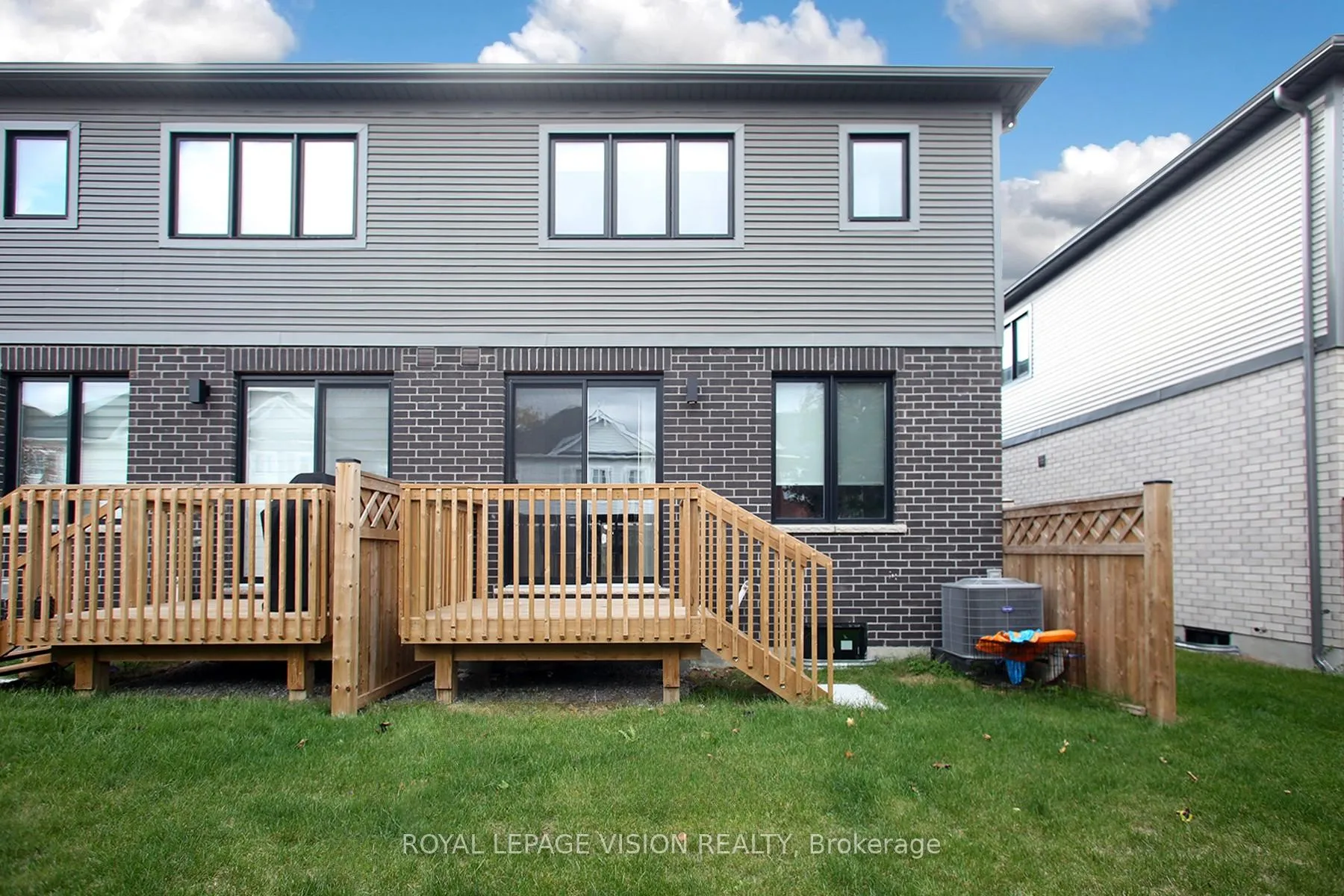Photo 26 of 21 Sorbara Way, Whitby, Brooklin — HOMEH