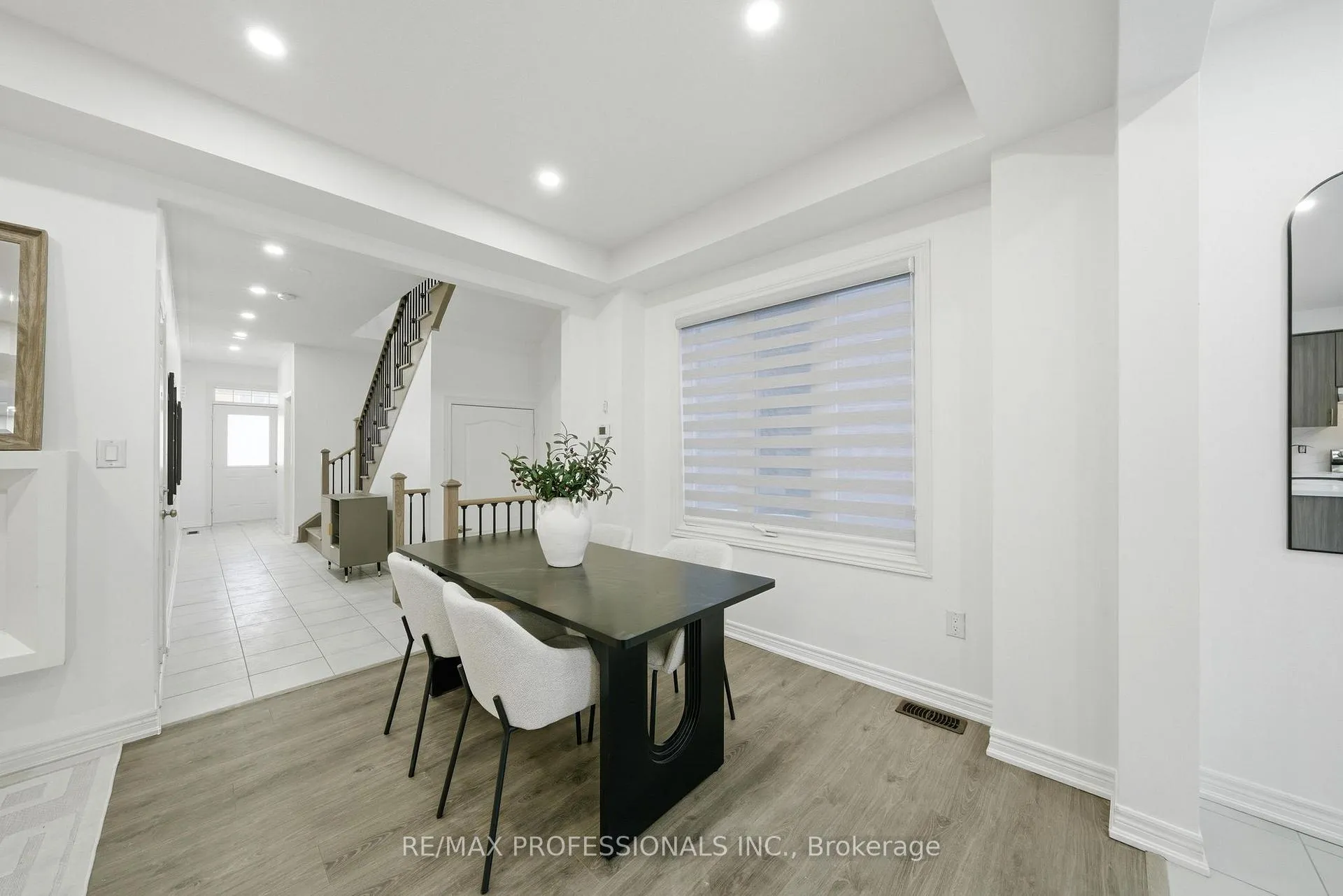 Photo 6 of 7 Westfield Crescent, Hamilton, Waterdown — HOMEH