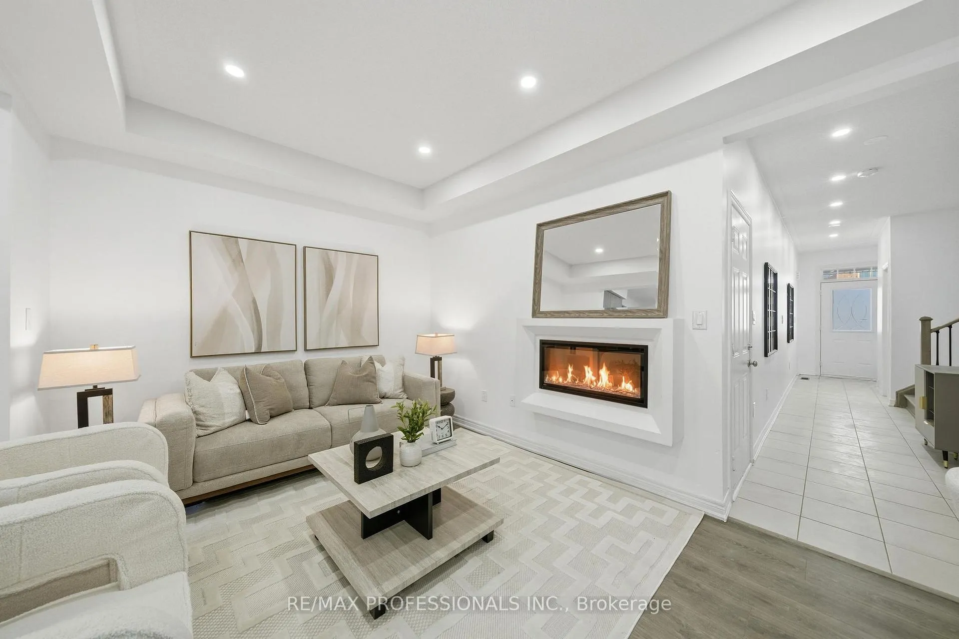 Photo 7 of 7 Westfield Crescent, Hamilton, Waterdown — HOMEH