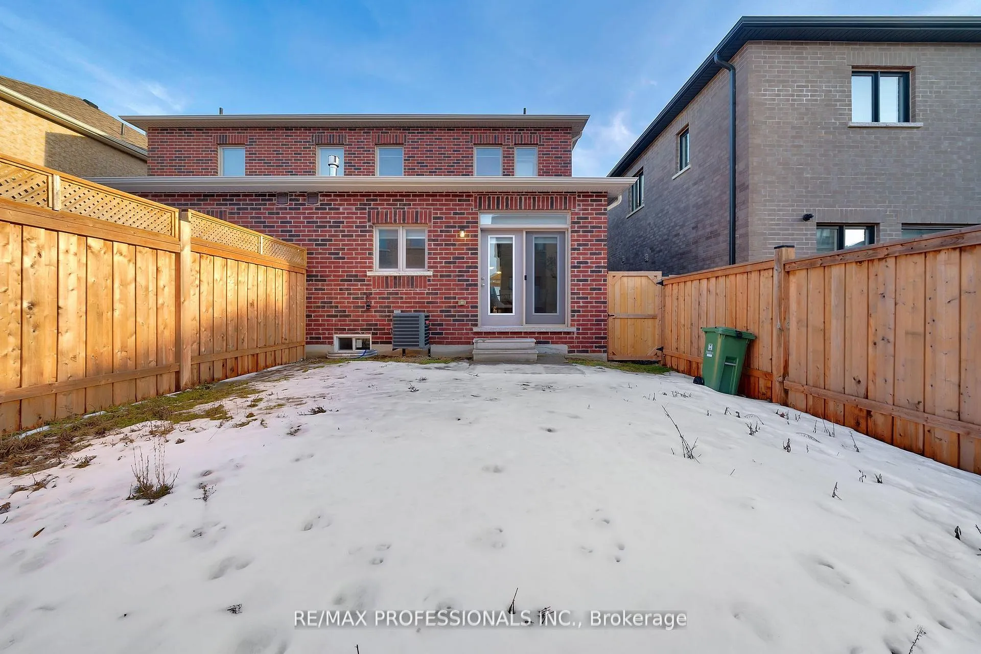 Photo 23 of 7 Westfield Crescent, Hamilton, Waterdown — HOMEH