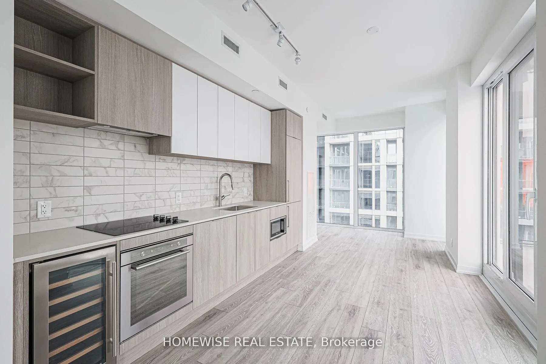 Photo 4 of Unit 709, 2020 Bathurst Street, Toronto, Humewood-Cedarvale — HOMEH
