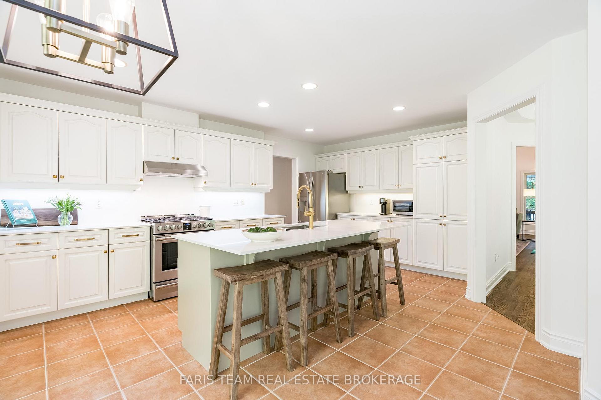 Photo 4 of 7 Glenhuron Drive, Springwater, Midhurst — HOMEH