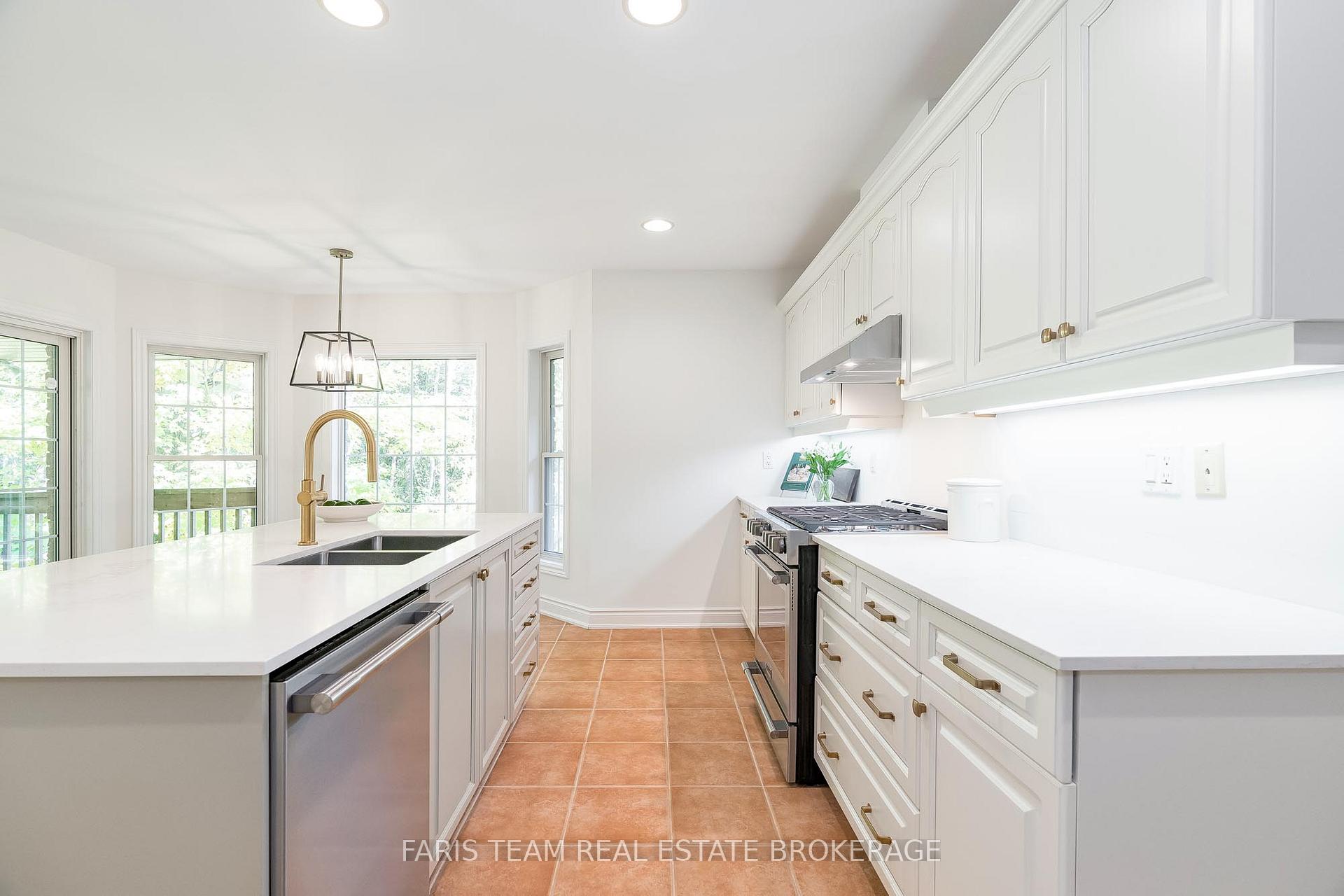 Photo 6 of 7 Glenhuron Drive, Springwater, Midhurst — HOMEH