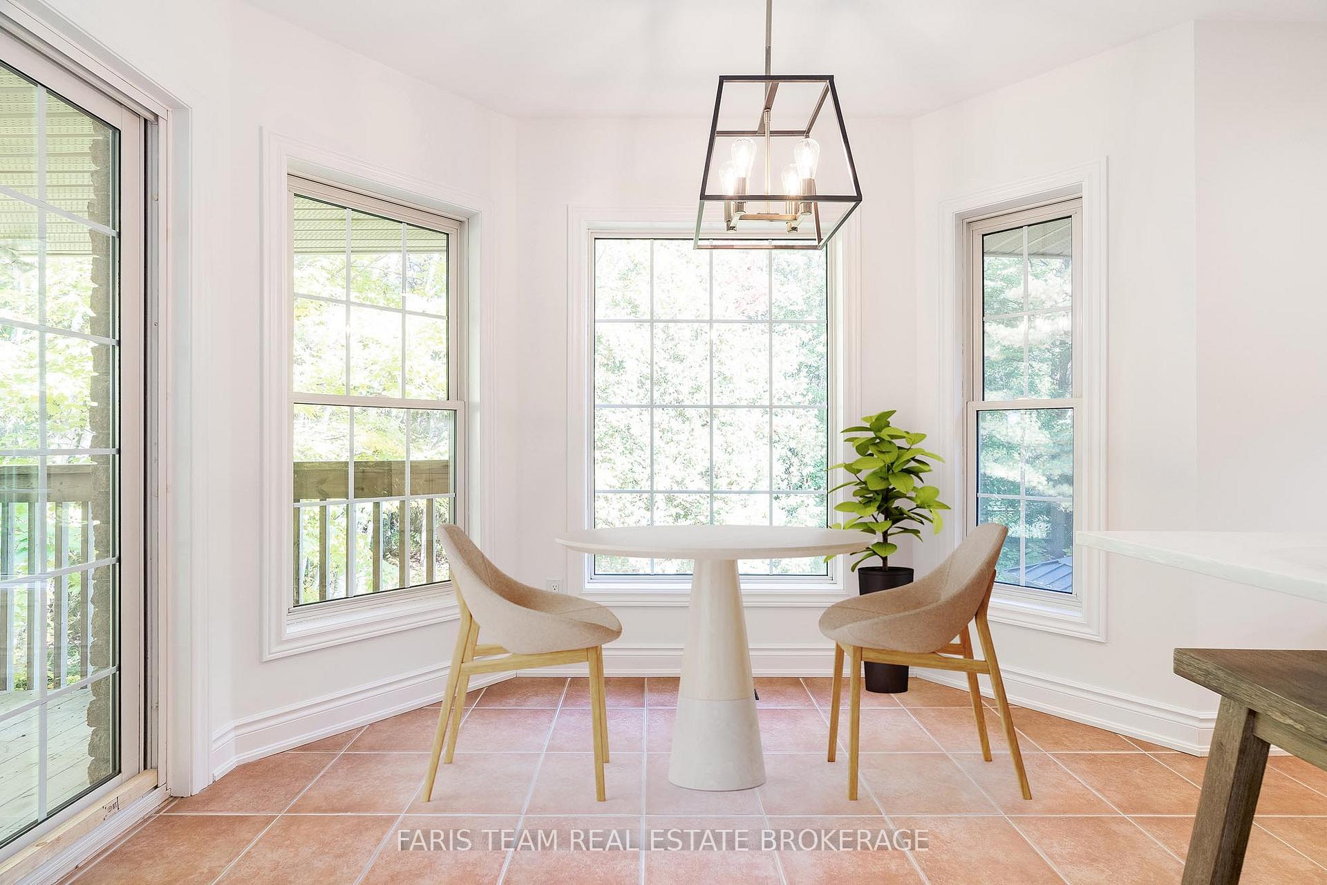 Photo 8 of 7 Glenhuron Drive, Springwater, Midhurst — HOMEH