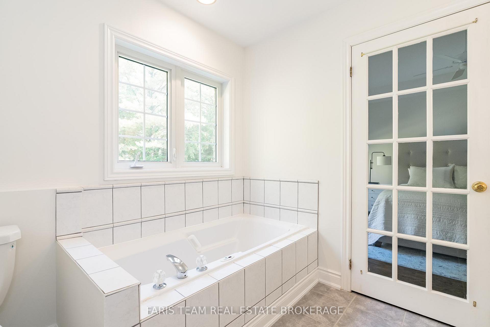 Photo 15 of 7 Glenhuron Drive, Springwater, Midhurst — HOMEH
