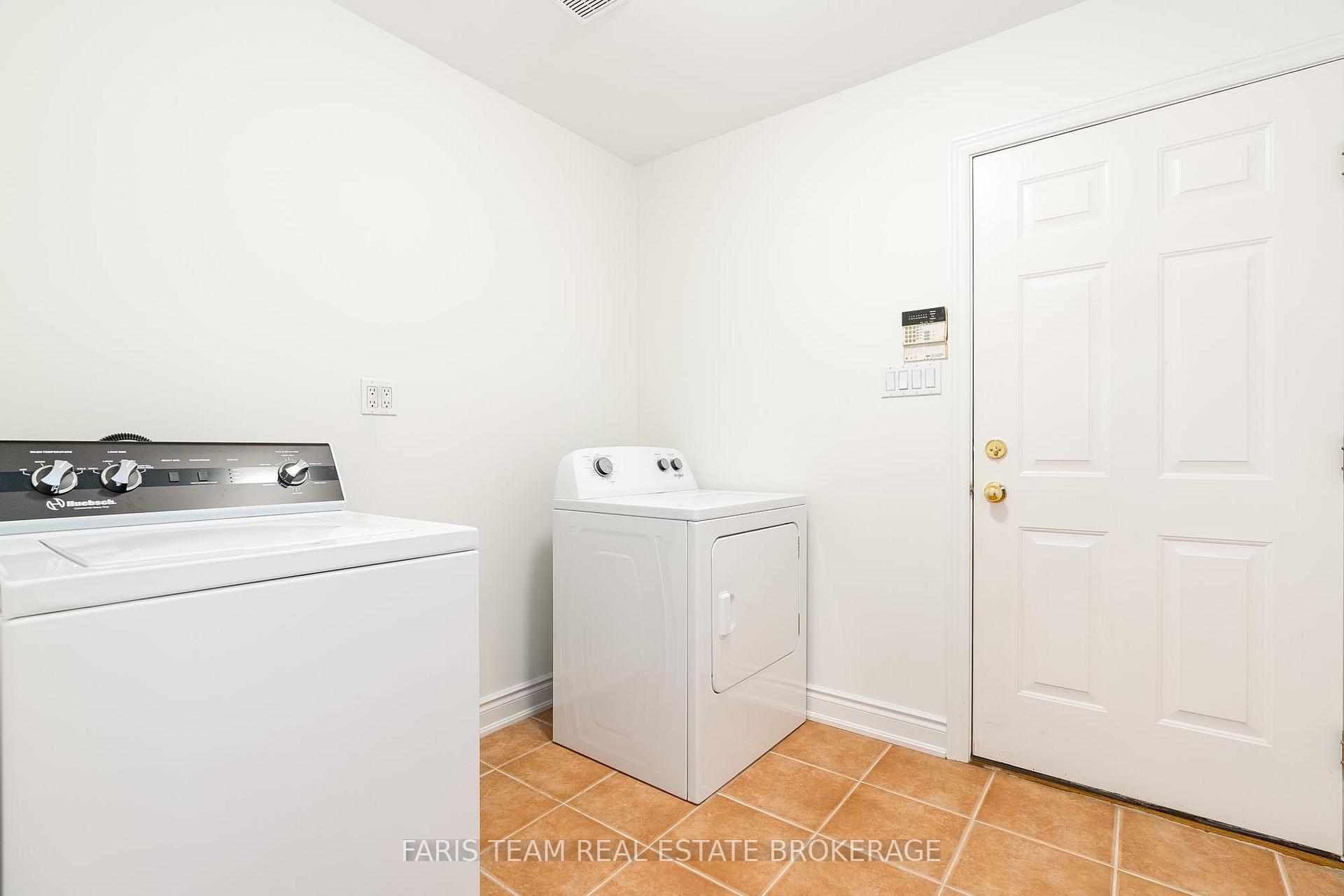 Photo 19 of 7 Glenhuron Drive, Springwater, Midhurst — HOMEH