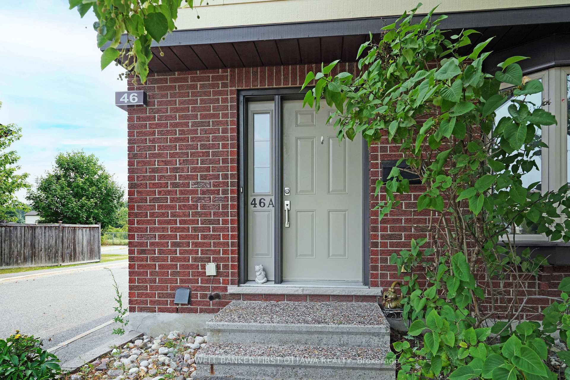 Photo 2 of 46A Medhurst Drive, Ottawa, Tanglewood — HOMEH