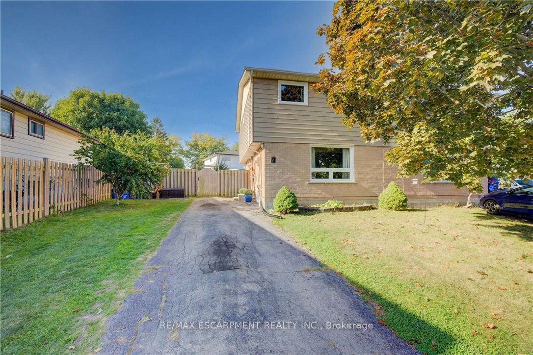 Photo 1 of 7 Fuller Court, Hamilton, Stoney Creek Mountain — HOMEH