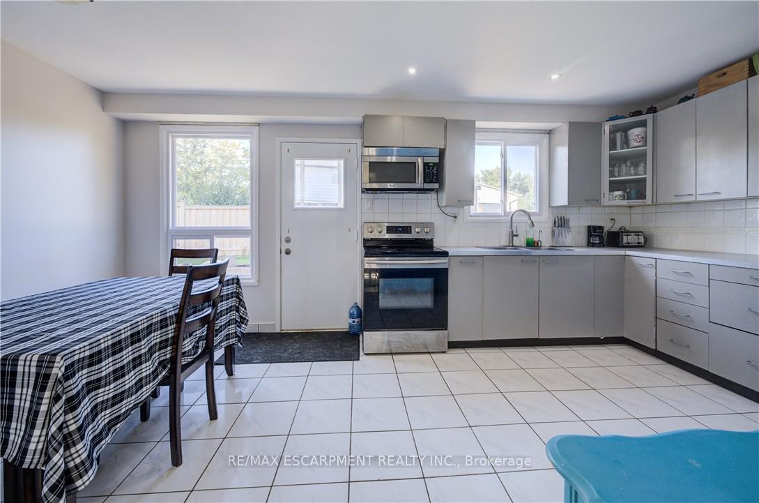 Photo 4 of 7 Fuller Court, Hamilton, Stoney Creek Mountain — HOMEH