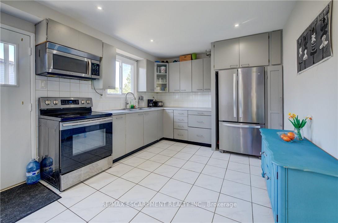 Photo 5 of 7 Fuller Court, Hamilton, Stoney Creek Mountain — HOMEH