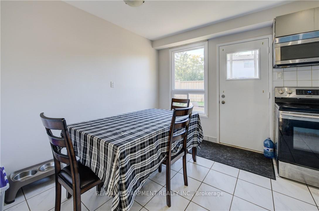 Photo 6 of 7 Fuller Court, Hamilton, Stoney Creek Mountain — HOMEH