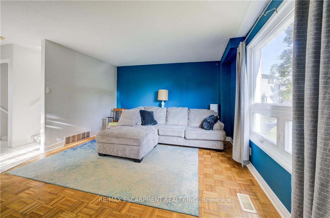 Photo 8 of 7 Fuller Court, Hamilton, Stoney Creek Mountain — HOMEH