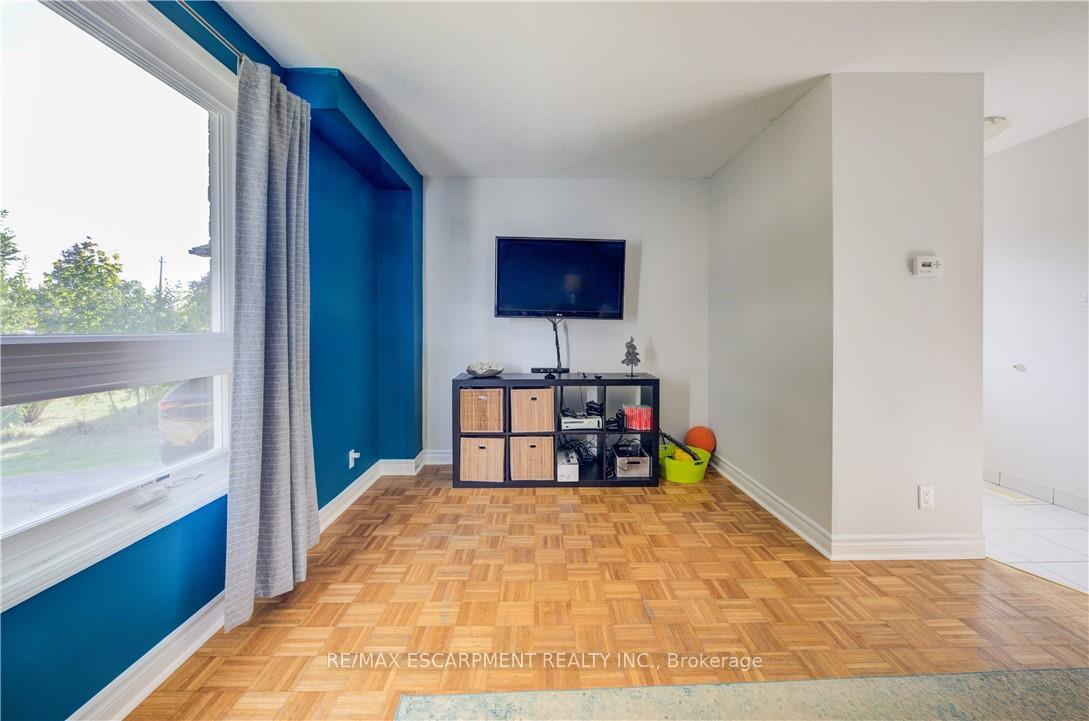 Photo 9 of 7 Fuller Court, Hamilton, Stoney Creek Mountain — HOMEH