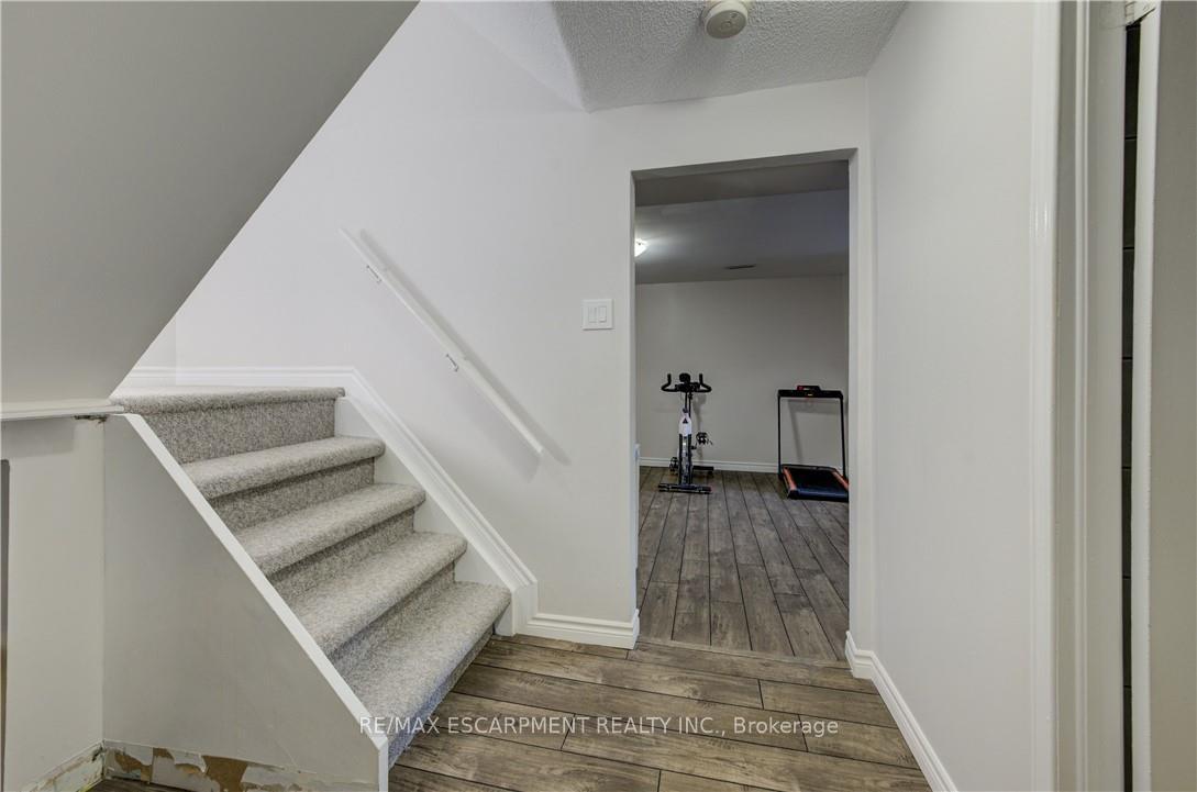 Photo 20 of 7 Fuller Court, Hamilton, Stoney Creek Mountain — HOMEH