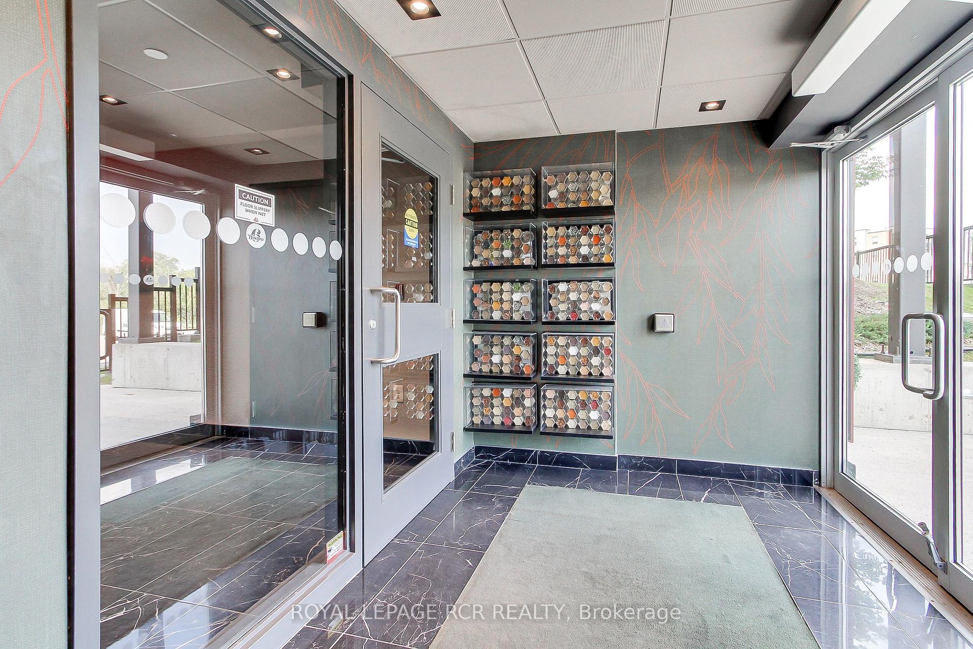 Photo 2 of Unit 412, 10 Culinary Lane, Barrie, Rural Barrie Southeast — HOMEH