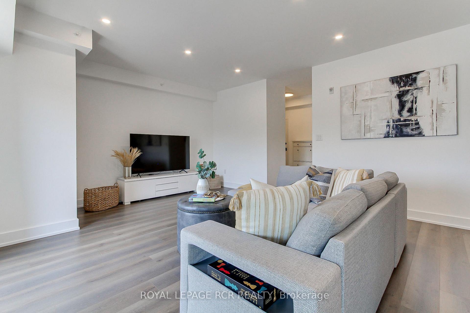 Photo 13 of Unit 412, 10 Culinary Lane, Barrie, Rural Barrie Southeast — HOMEH