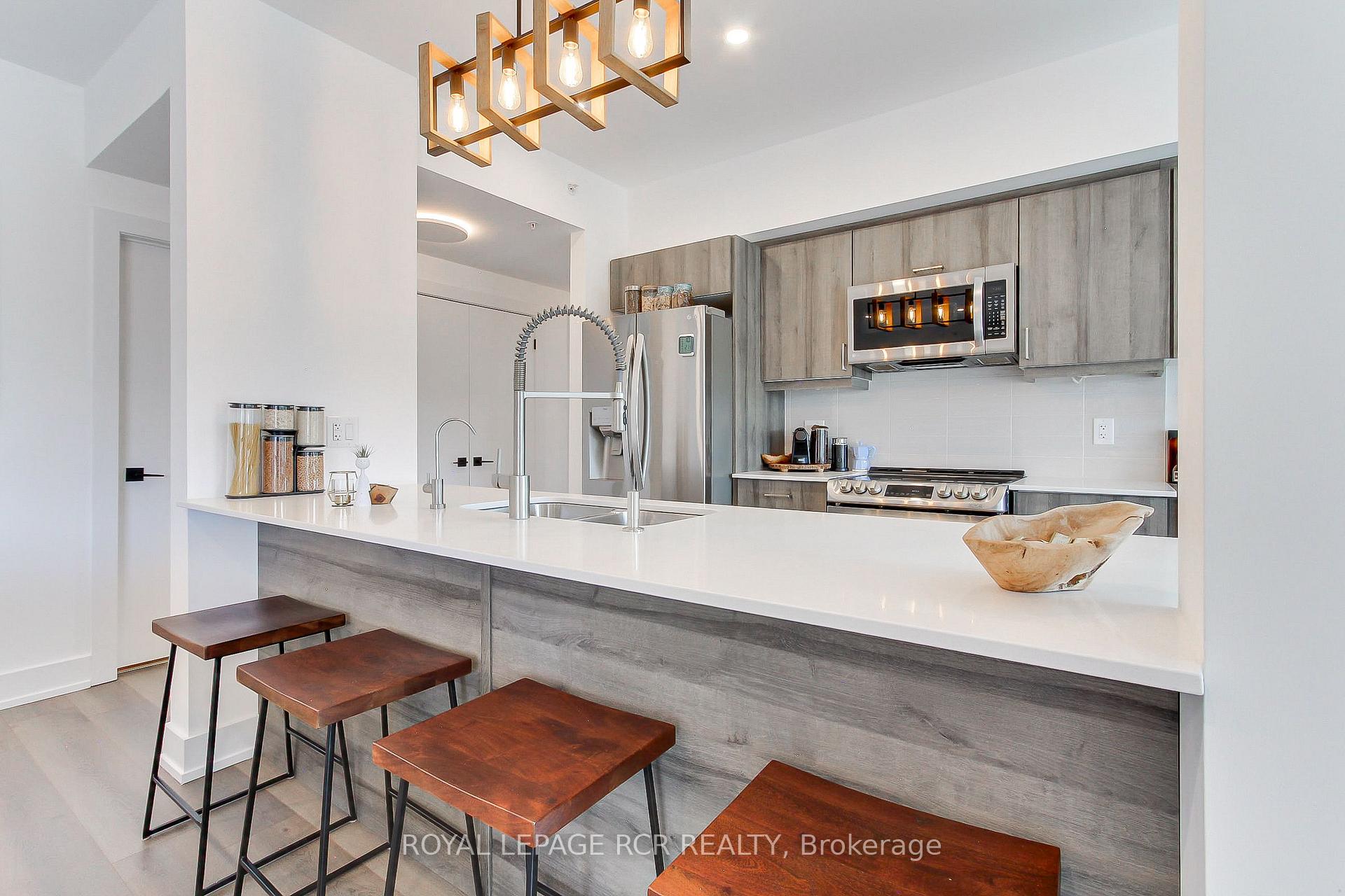 Photo 15 of Unit 412, 10 Culinary Lane, Barrie, Rural Barrie Southeast — HOMEH