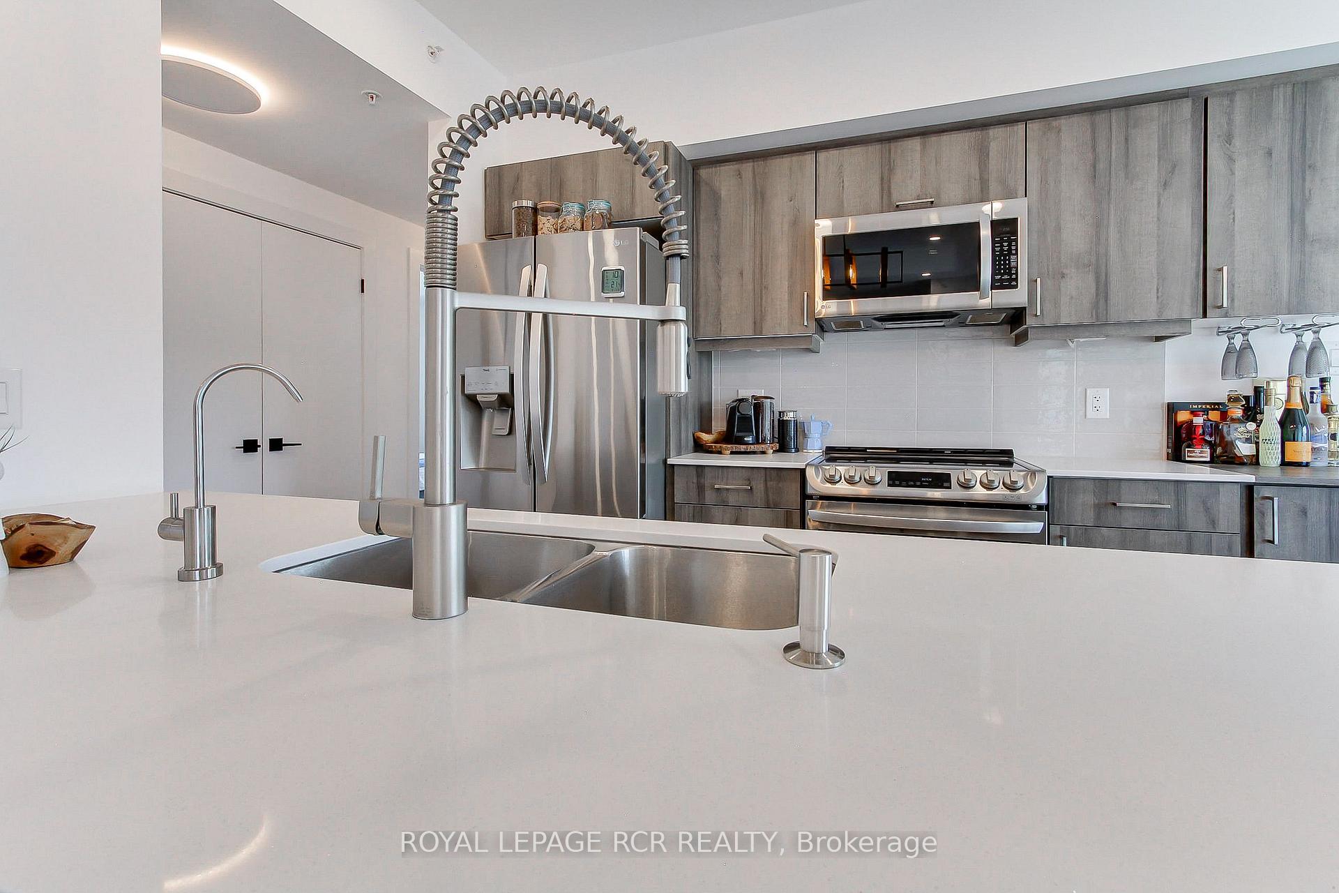 Photo 16 of Unit 412, 10 Culinary Lane, Barrie, Rural Barrie Southeast — HOMEH