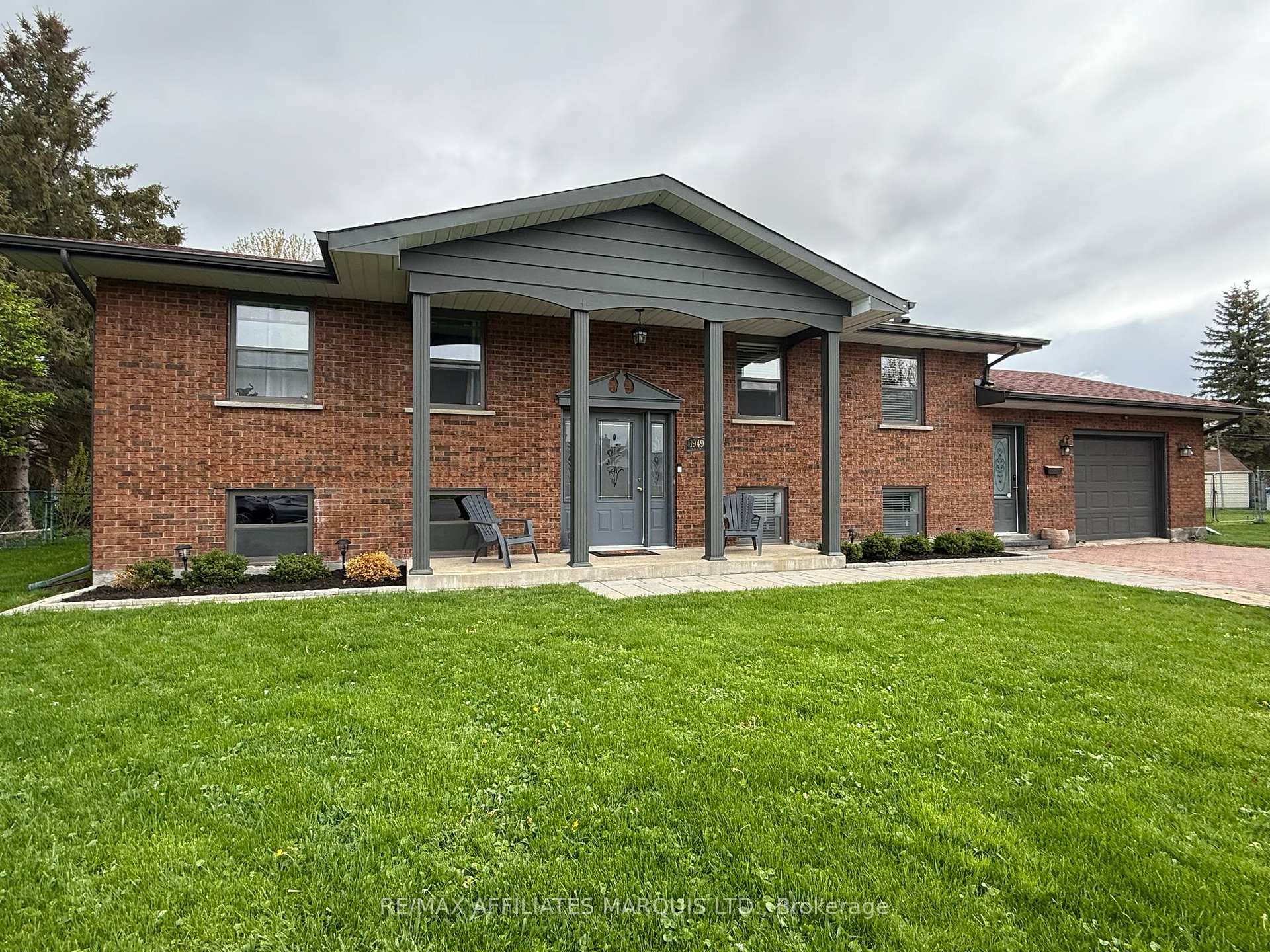 Front of 1949 Belvedere Crescent