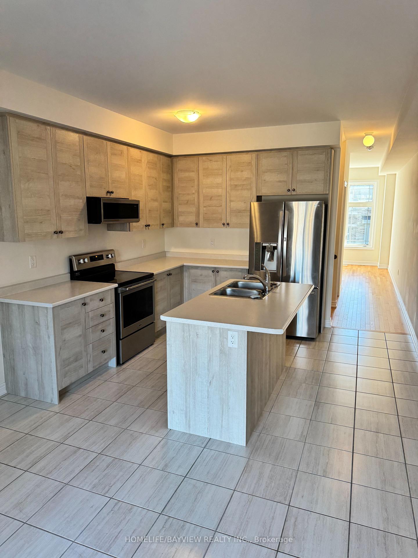 Photo 2 of 915 Crowsnest Hollow S, Pickering, Rural Pickering — HOMEH